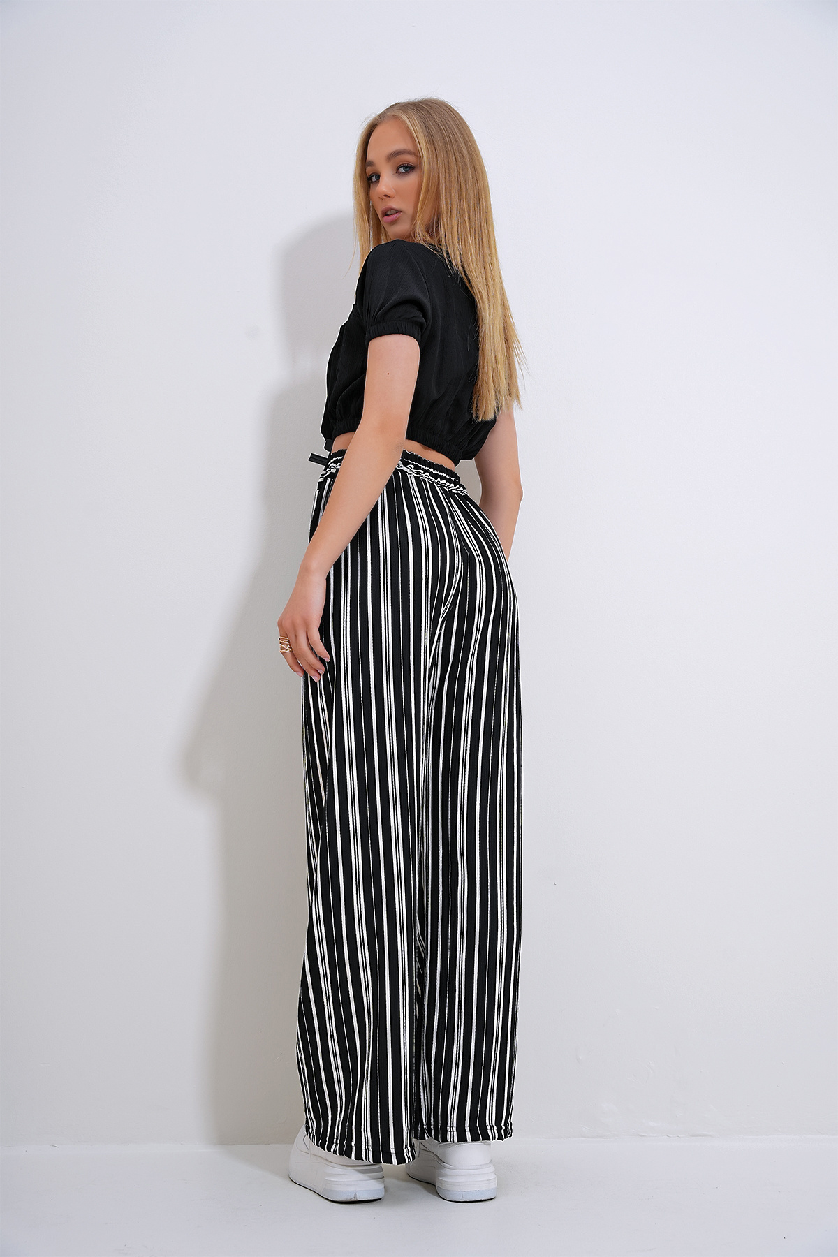 Trend Alaçatı Stili-Pantaloni de damă Palazzo cu model negri - Talie elastică ALC-X12297 6