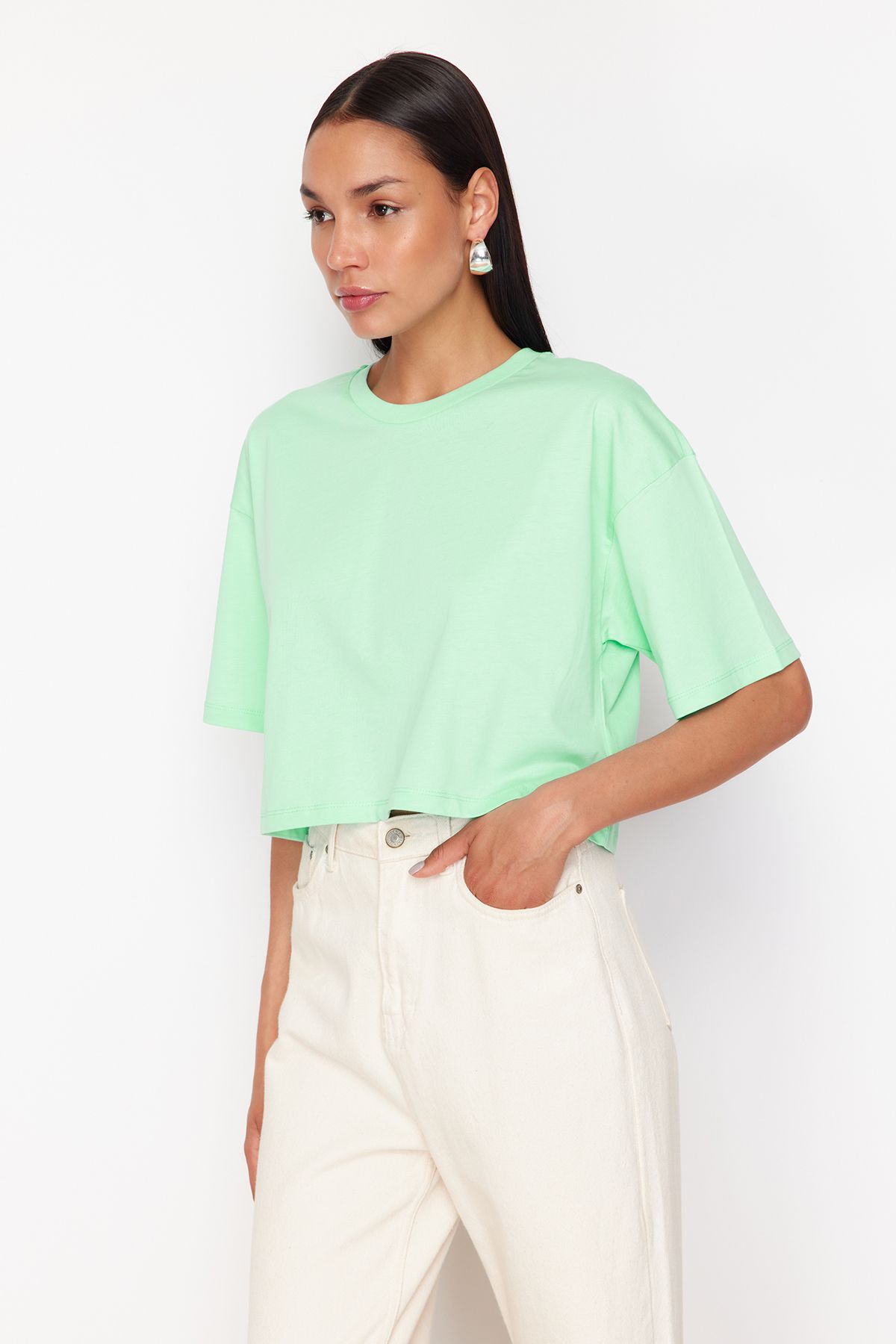 Trendyol Collection Premium Mintfarbenes Crop-Strick-T-Shirt – 100 % Baumwolle TWOSS23TS00038