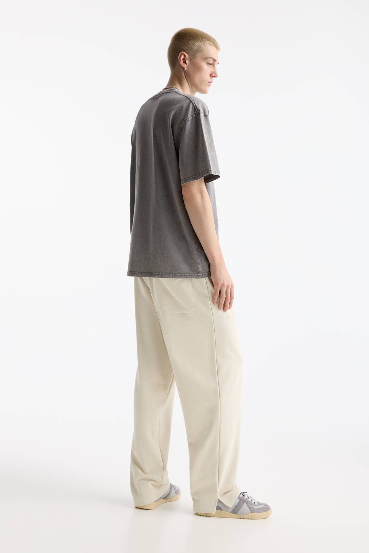 شلوار جاگر پاچه گشاد پل اند بیر  Pull & Bear