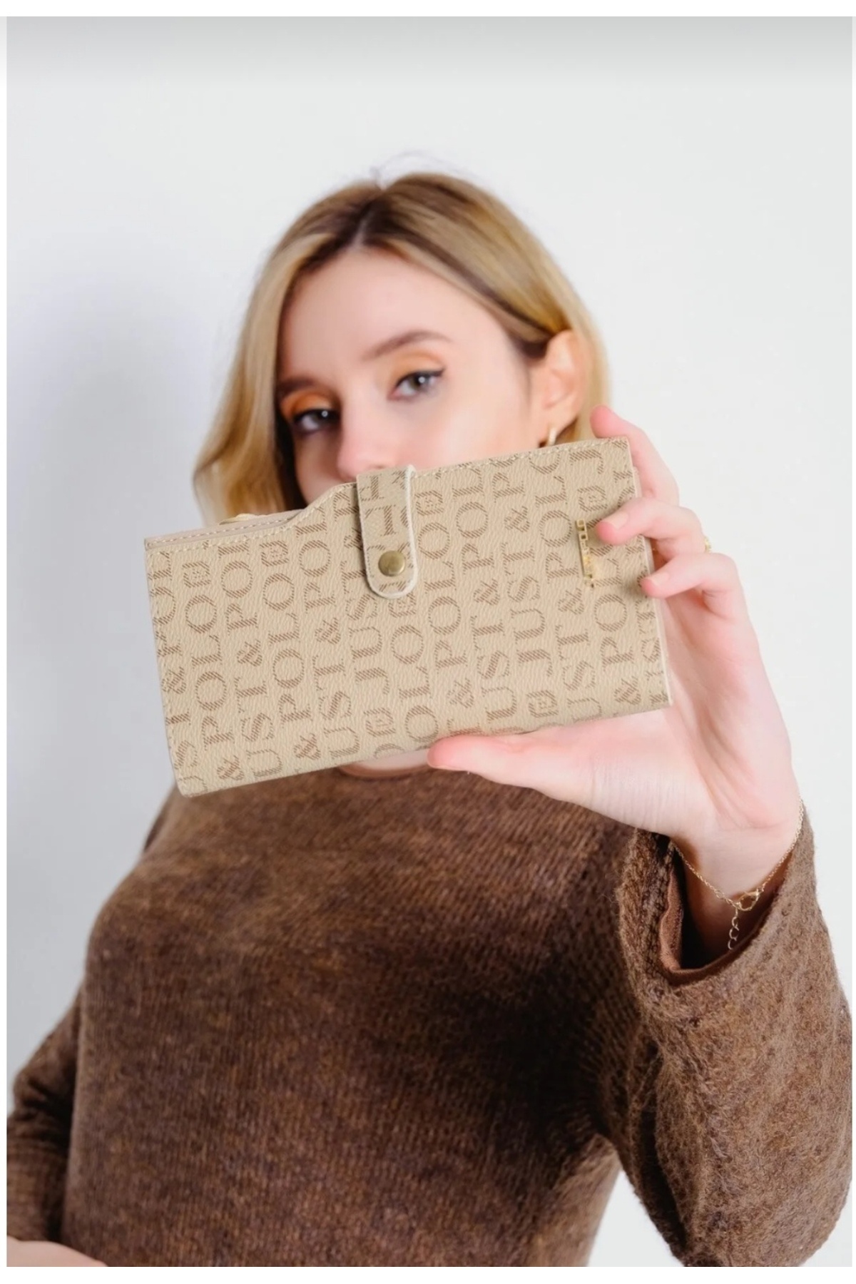 Women's Horizontal Model Wallet with Zipper and Cover -1001