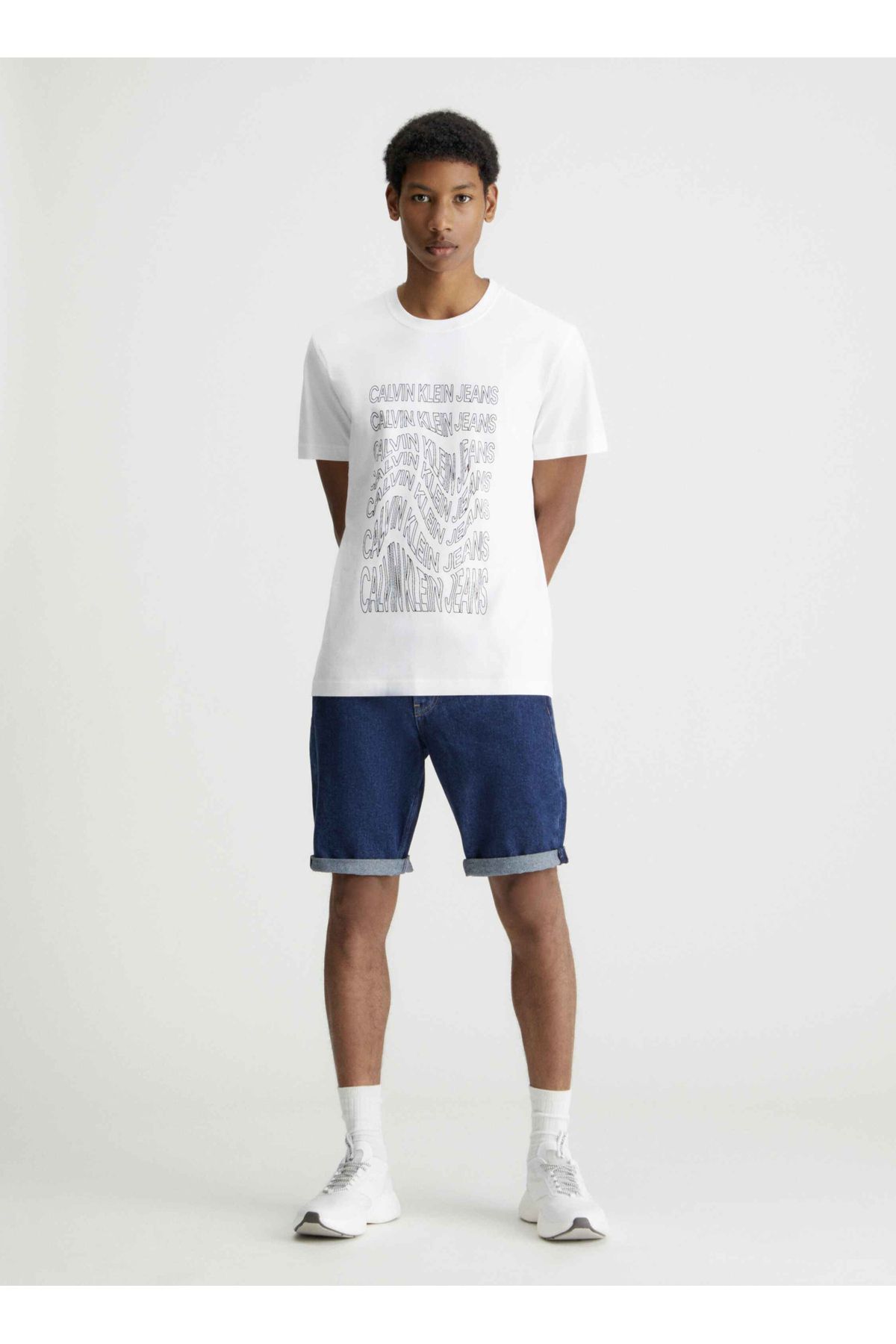 تی شرت سفید مردانه پوست طرح دار J30J325351AF Calvin Klein