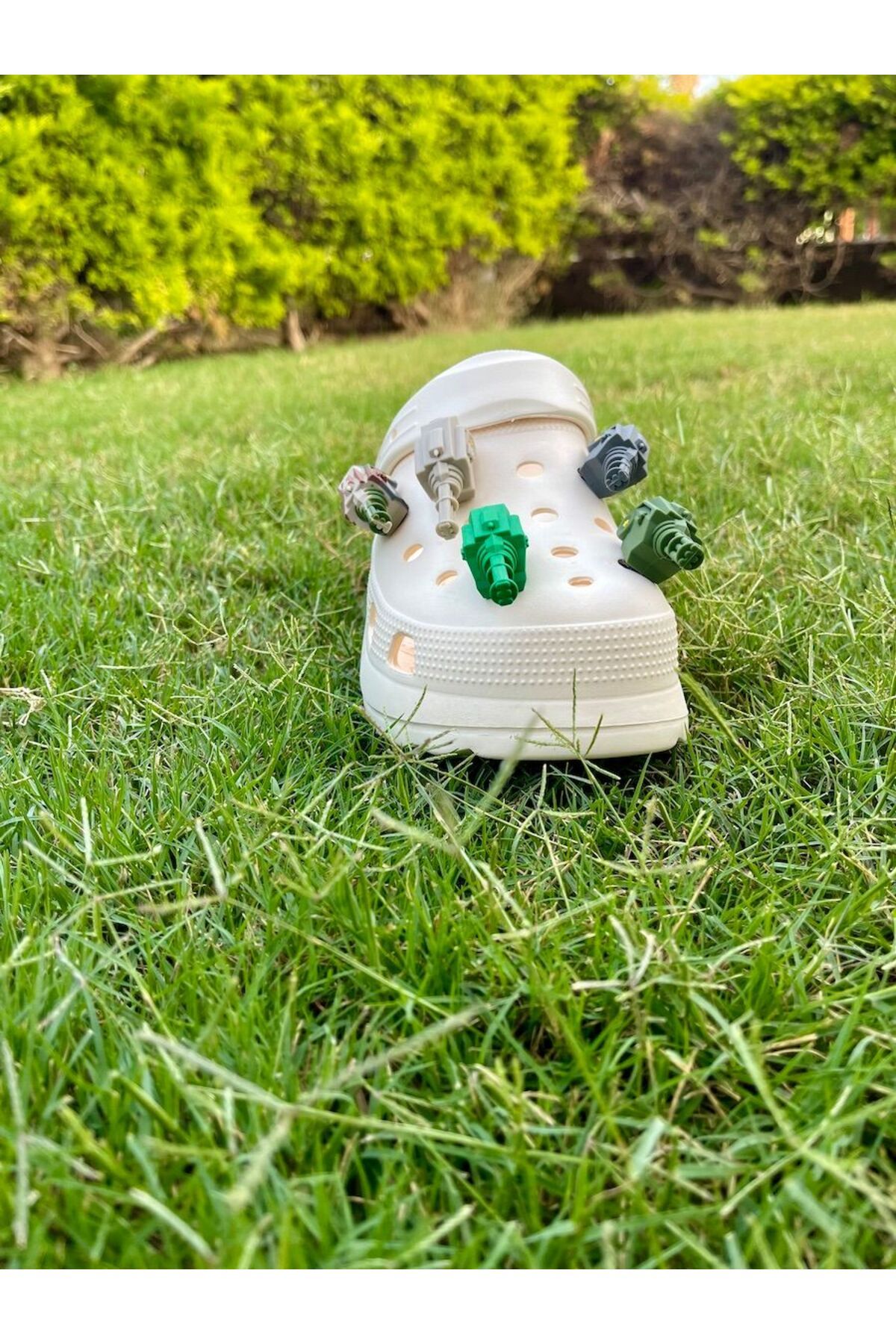 هدیه مفهومی 3D CROCS CHARM HAKI TANK تزئینات دمپایی ماشین تزئین JIBBITZ Crocs