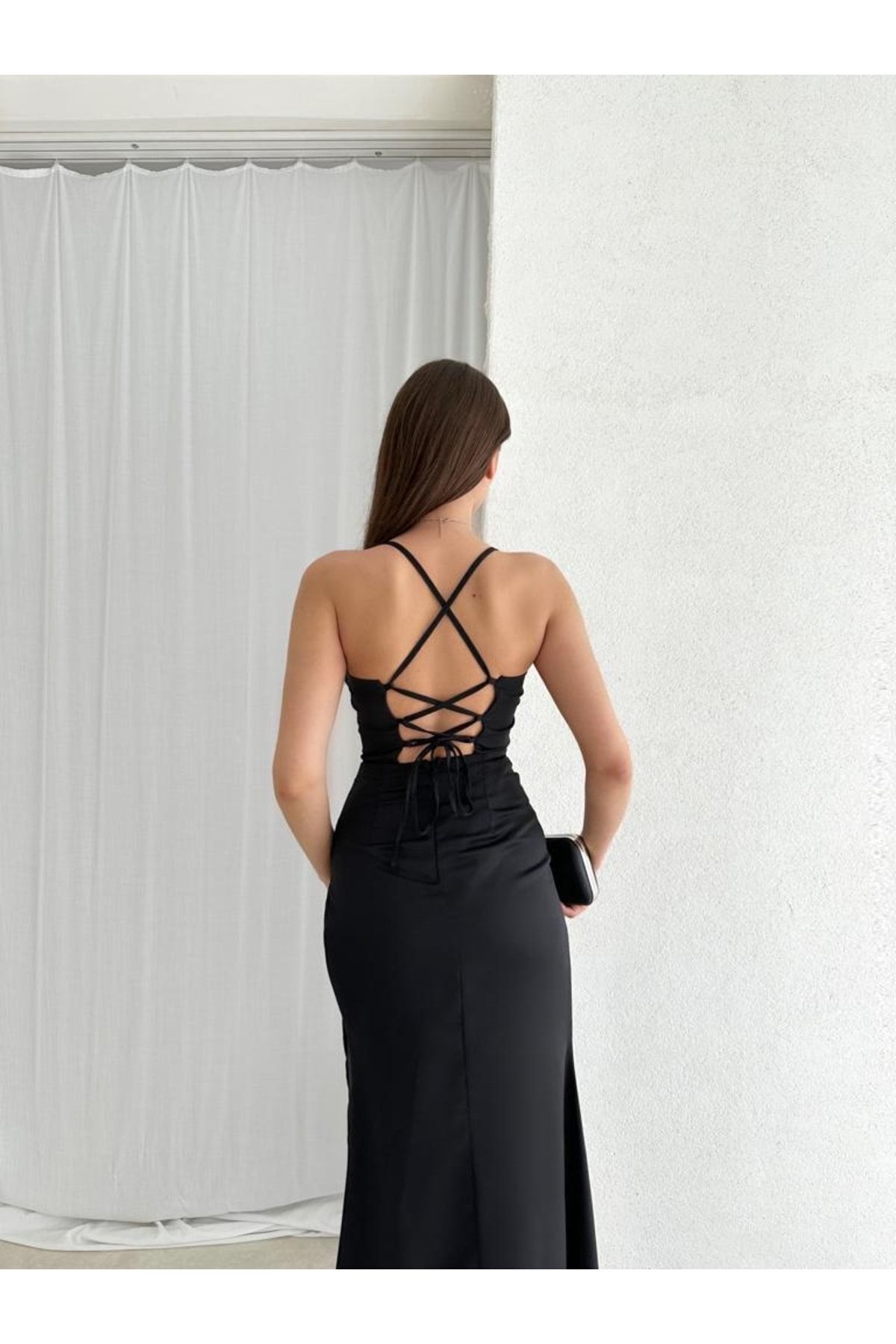 MİSSCİXFASHİON-Rochie neagră midi cu bretele subțiri, decoltate, cu spate în formă de corset 2
