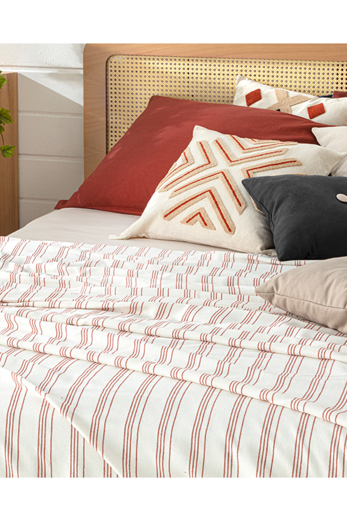 English Home Fine Lines Ipliği Boyalı Viskon Çift Kişilik Pike Mercan 2