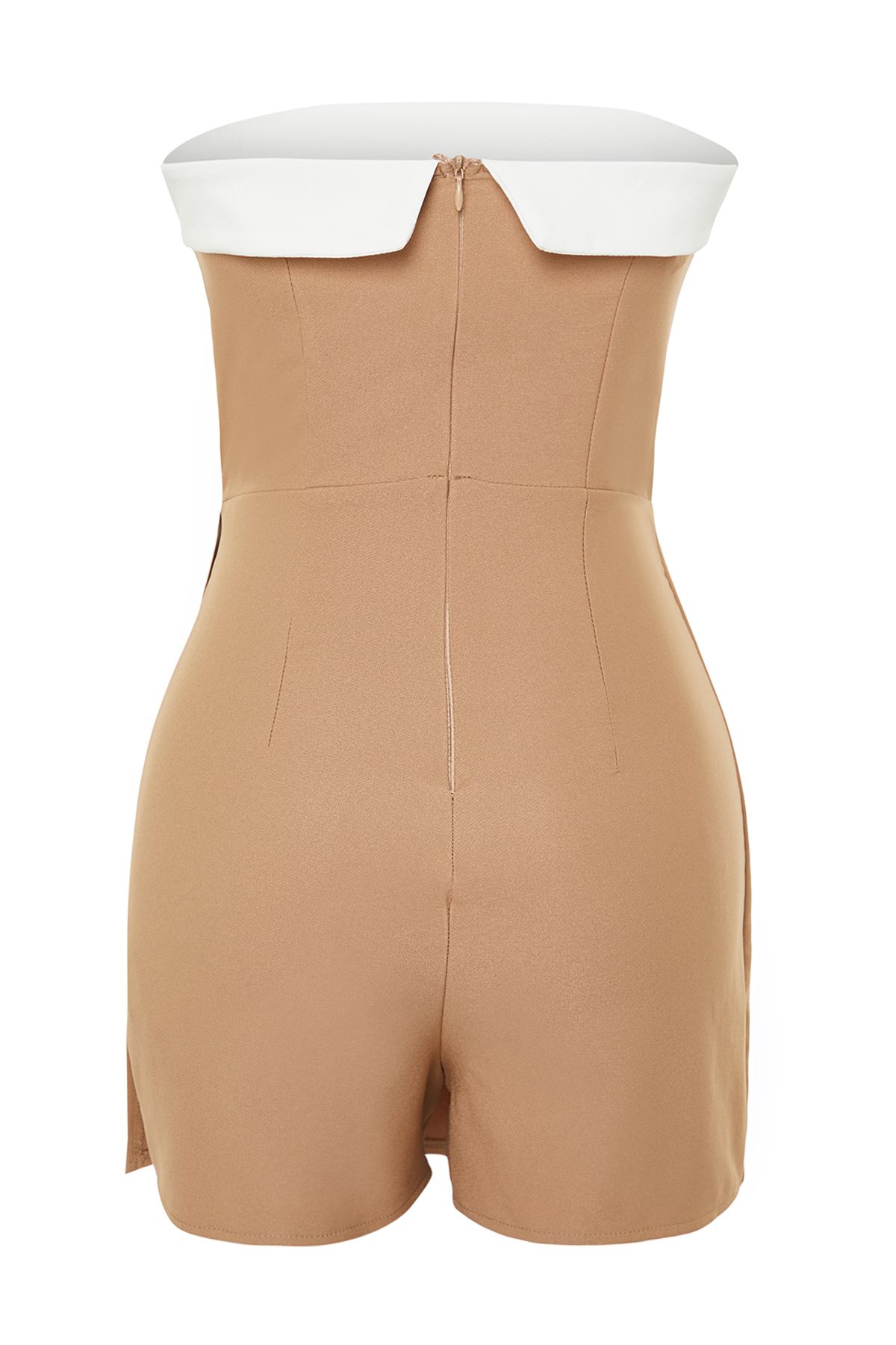 Trendyol Collection-Brauner trägerloser Jumpsuit mit gewebten Mini-Shorts im Farbblockdesign TWOSS23TU00131 8