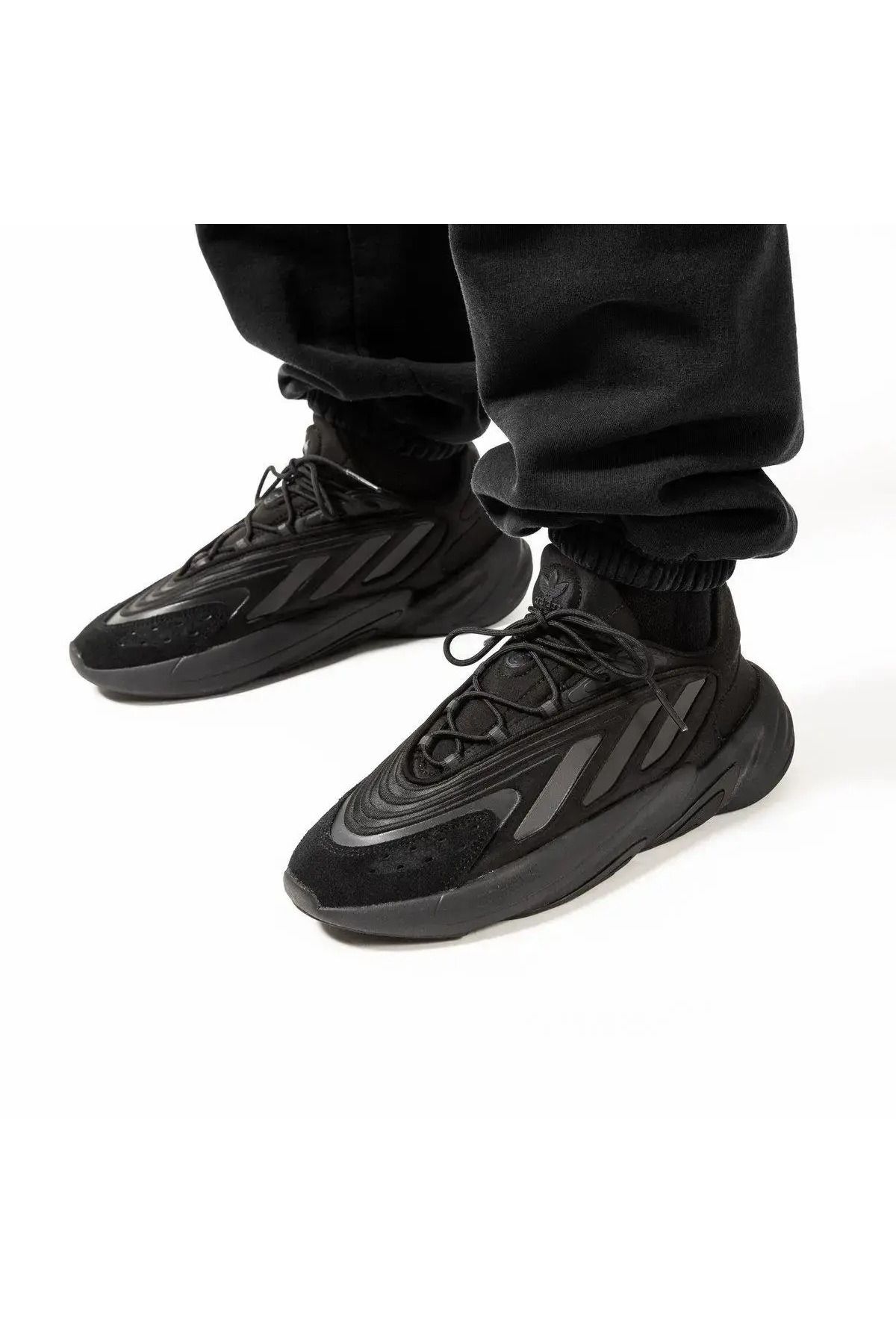 کفش ورزشی گاه به گاه Ozelia Sneaker مشکی adidas