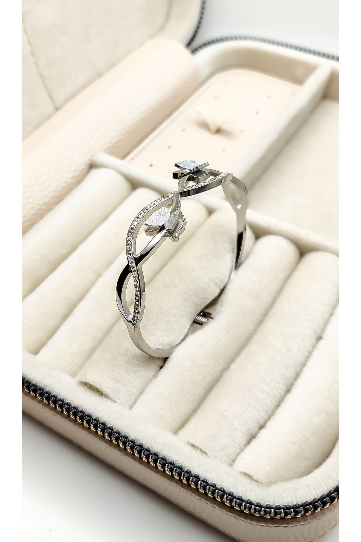 Kelebek Model Zirkon Taşlı Çelik Kelepçe Bileklik