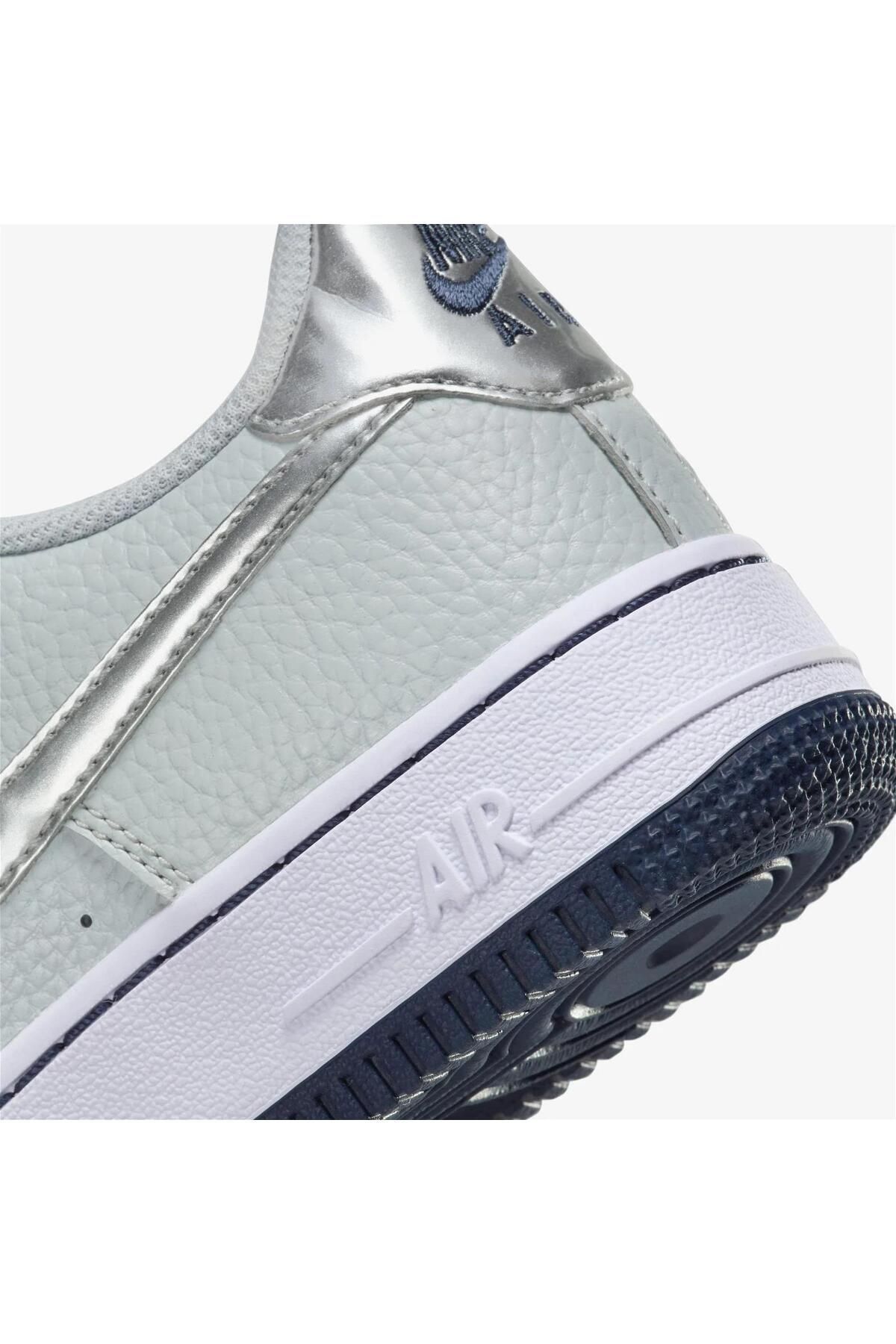 کتانی زنانه نایک مدل Air Force 1 سفید-طوسی | ترکیب استایل کلاسیک و اسپرت Nike