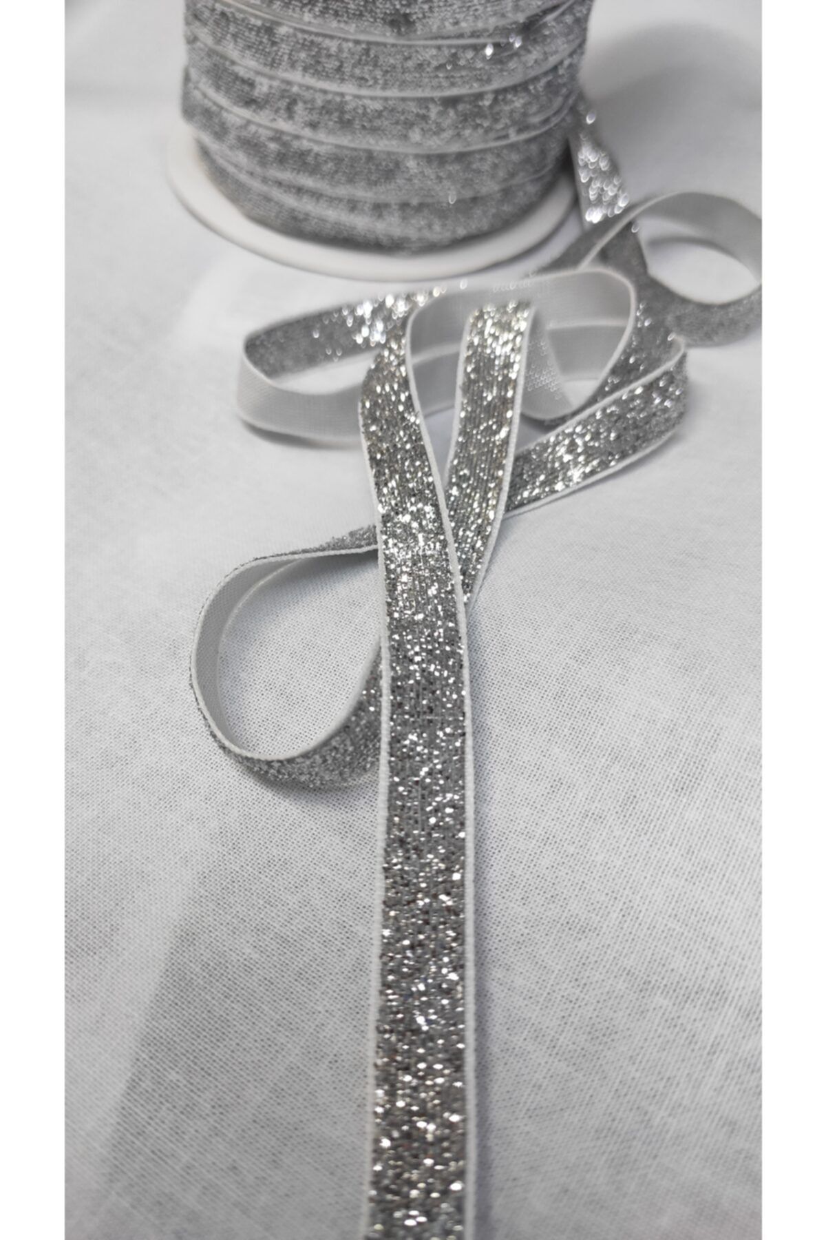 ATMACA TUHAFİYE 1 Cm Simli Kadife Kurdele -3metre- Simli Kadife Şerit - Gümüş Yılbaşı Süsü – Kurdele – Kurdele