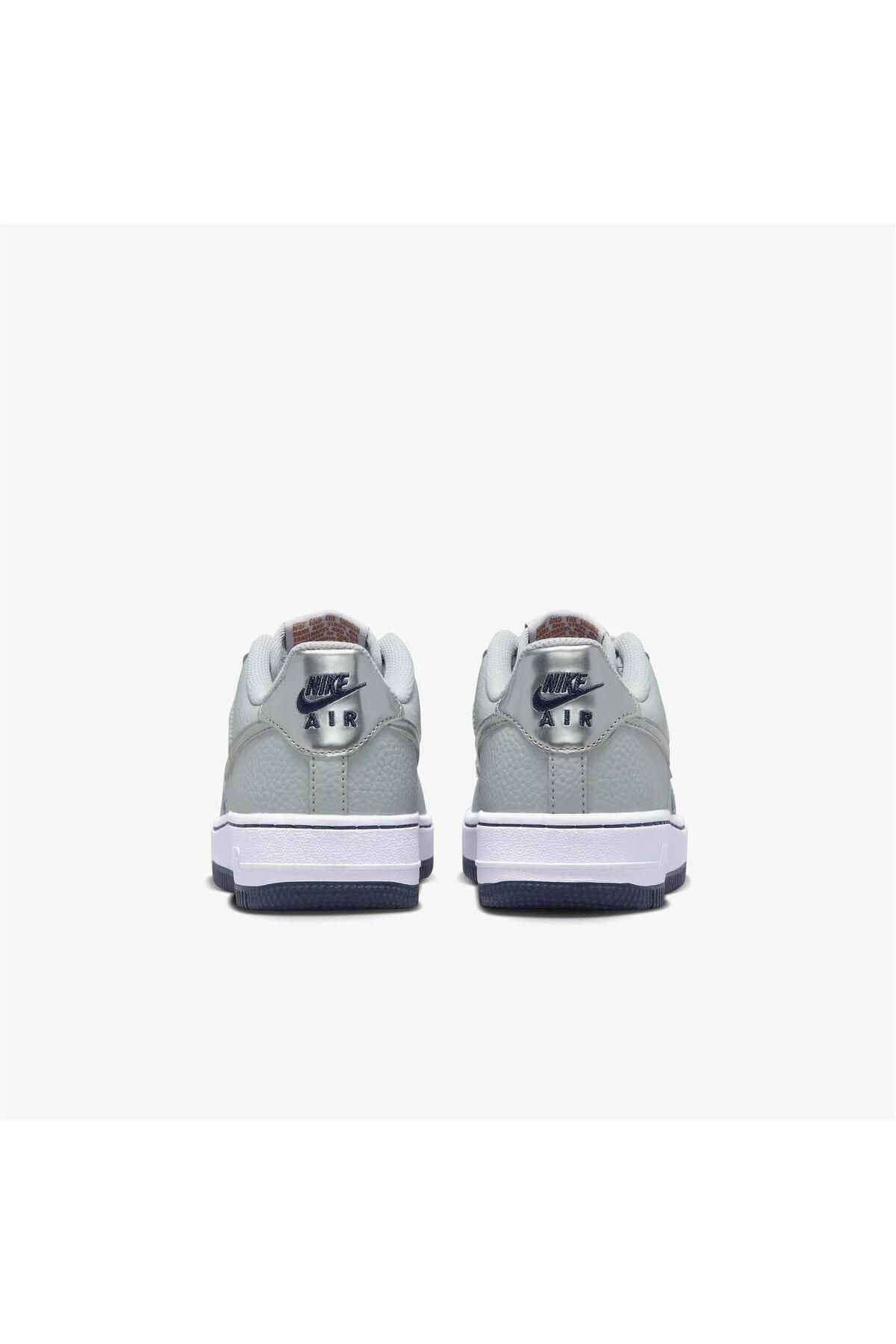 کتانی زنانه نایک مدل Air Force 1 سفید-طوسی | ترکیب استایل کلاسیک و اسپرت Nike