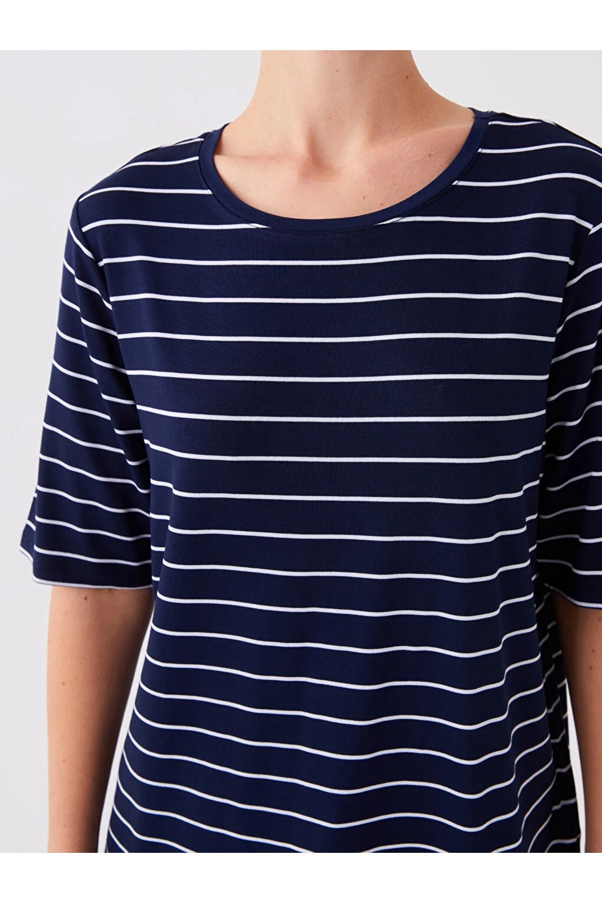 تیشرت زنانه آبی سرمه‌ای ال سی وایکیکی | اورجینال HOPES48488Z8 - تصویر 4