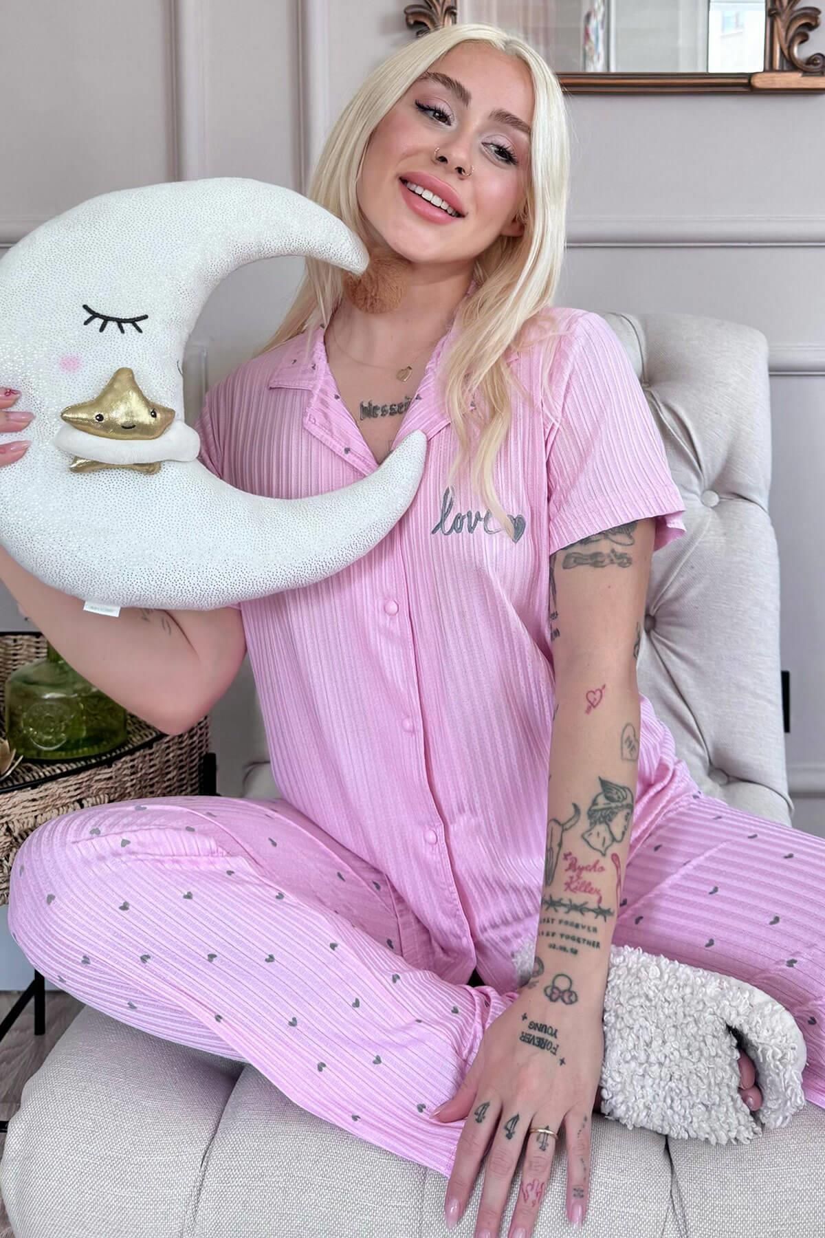 Pijamaevi Pembe Kalp Desenli Zincir Önden Düğmeli Kısa Kol Kadın Pijama