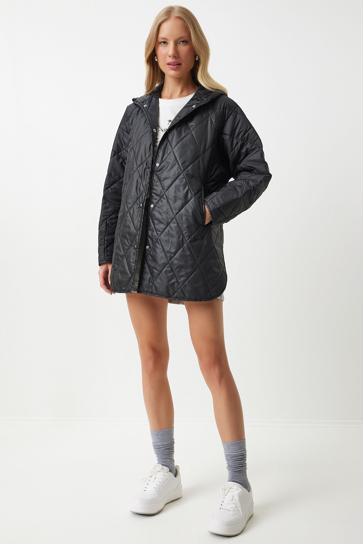 Happiness İstanbul-Schwarzer, gesteppter Oversize-Mantel mit Kapuze für Damen FN02905 5
