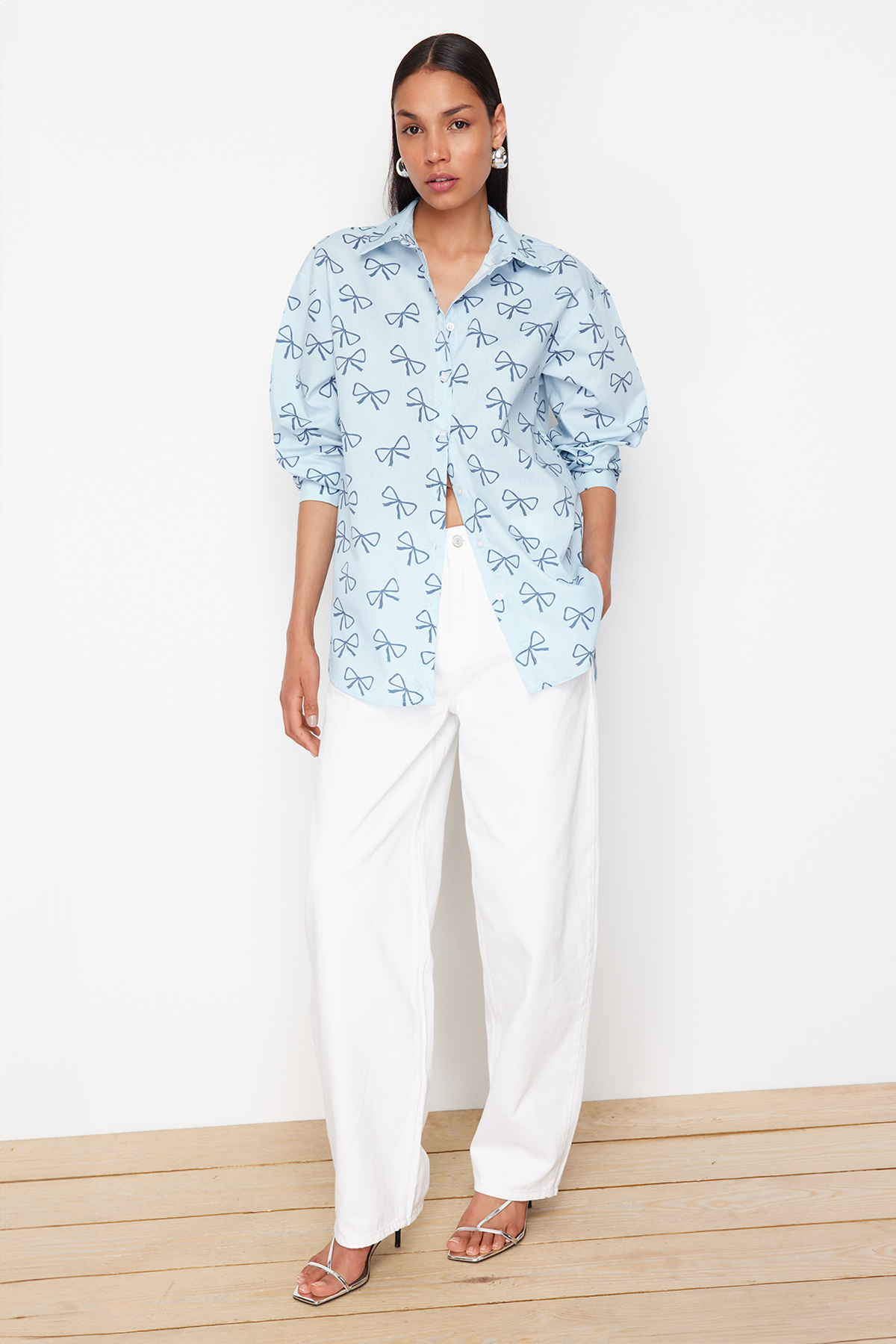 Trendyolmilla  Mavi Fiyonk Desenli Çizgili Oversize Geniş Kalıp Dokuma Gömlek TWOSS24GO00198 - Görsel 2