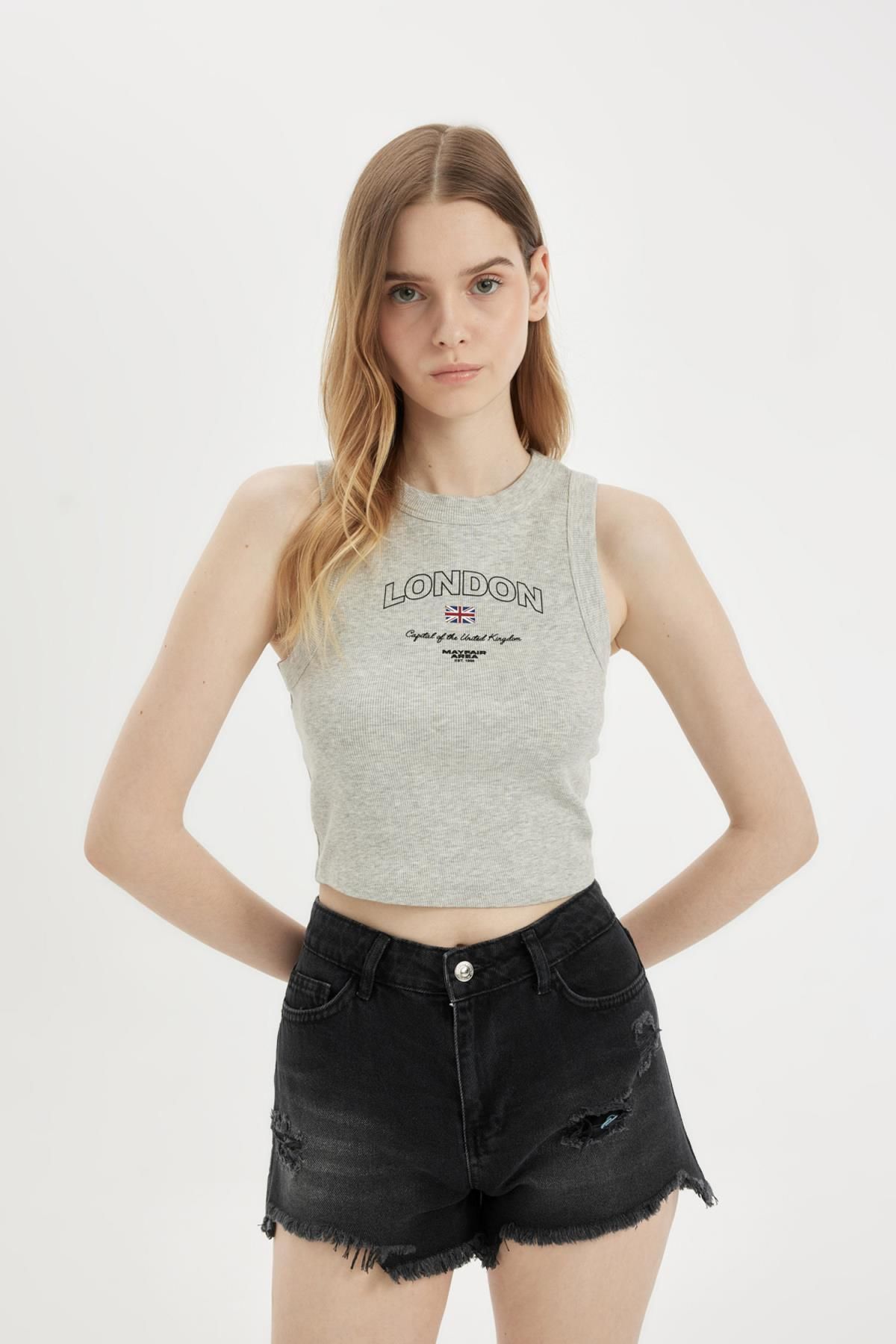 DeFacto-Geripptes Camisole mit Rundhalsausschnitt für Sportler - D2160AX24HS 3