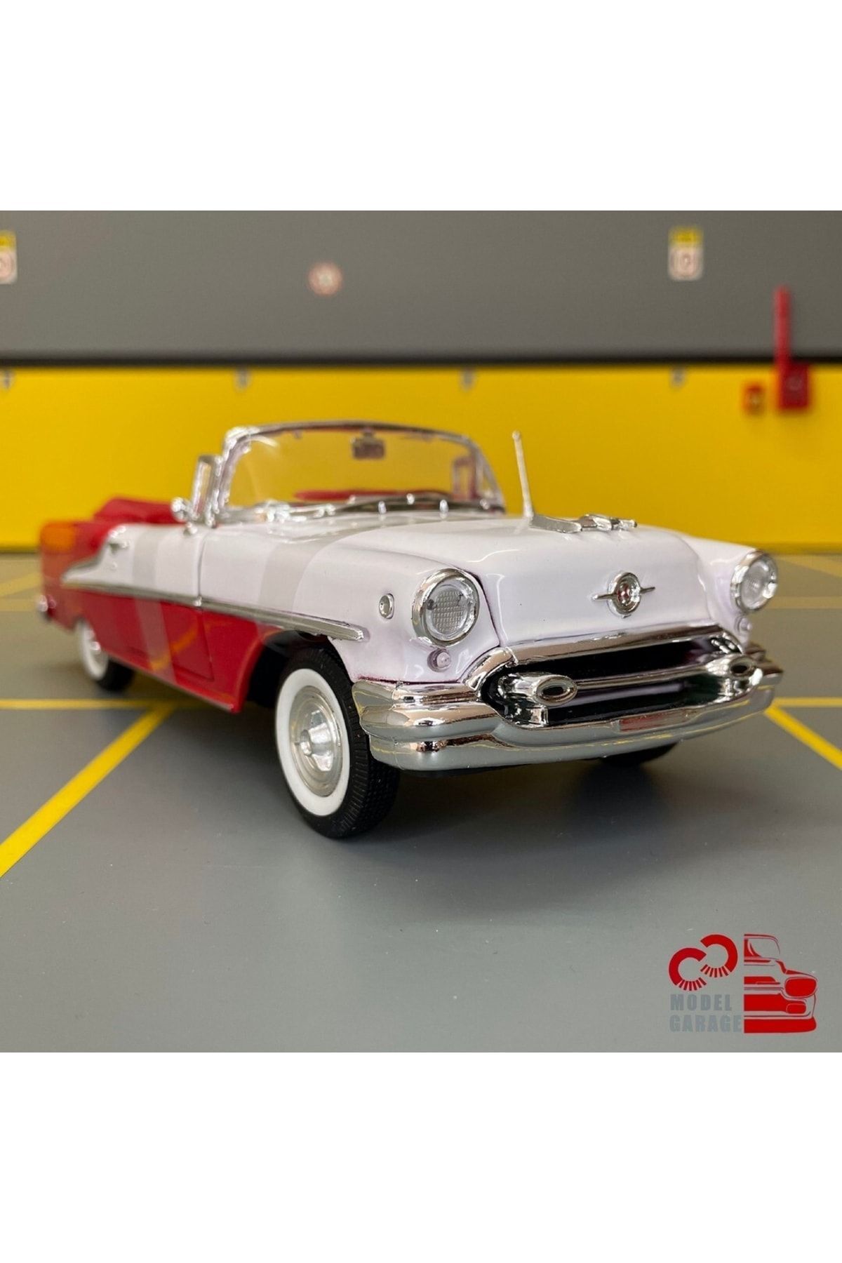 Miniature OLDSMOBILE Super 88 1955 blanche et rouge WELLY WEL19869W | Collect World