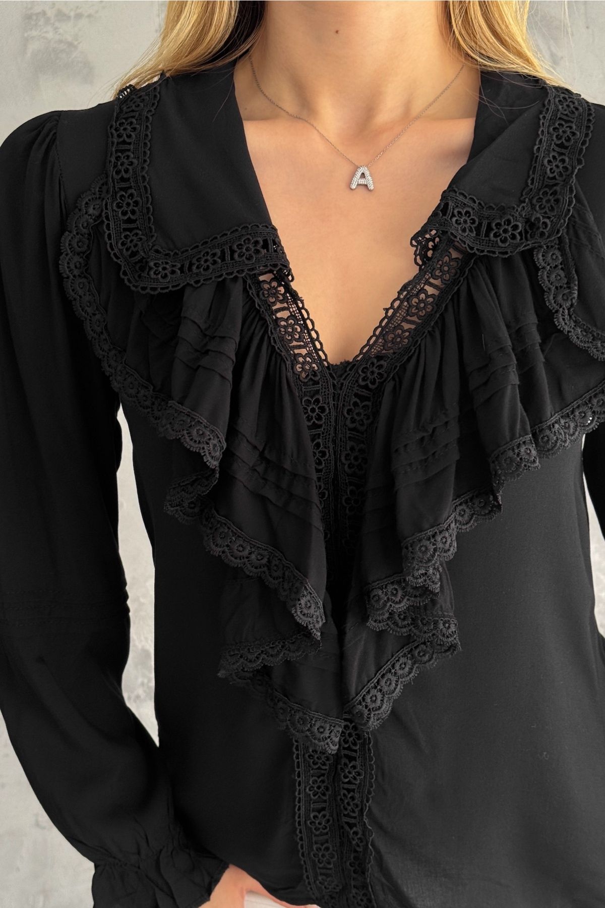 FEMELLE-Schwarze Rüschenbluse für Damen 3