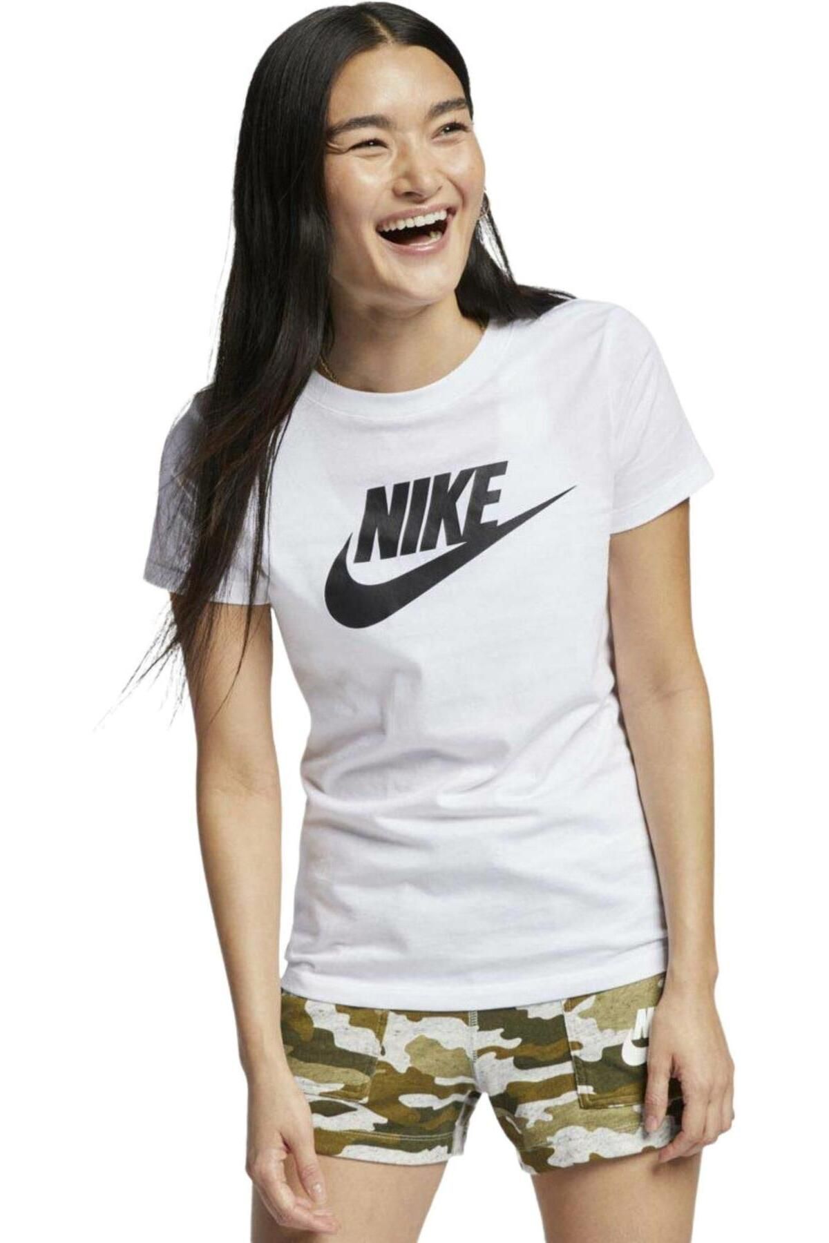 Nike t shirt women's white clearance
