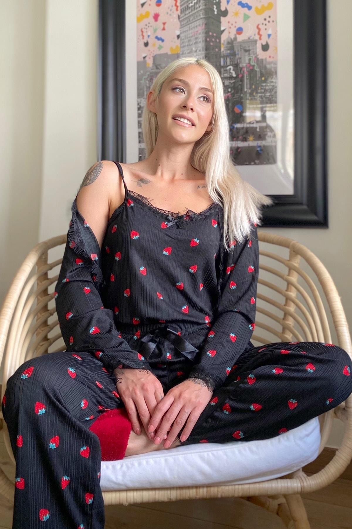 Women's Strawberry Patterned Pegasus Pajamas Set with Robe