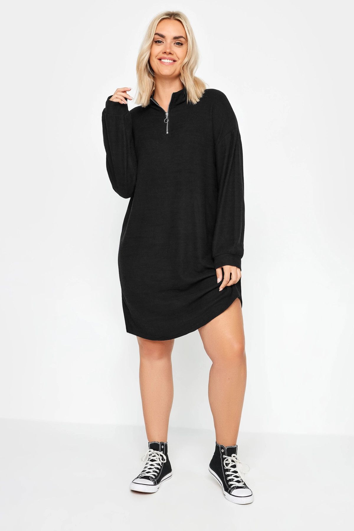 cest une robe midi boy avec des manches longues avec une grande fermeture taille 321600