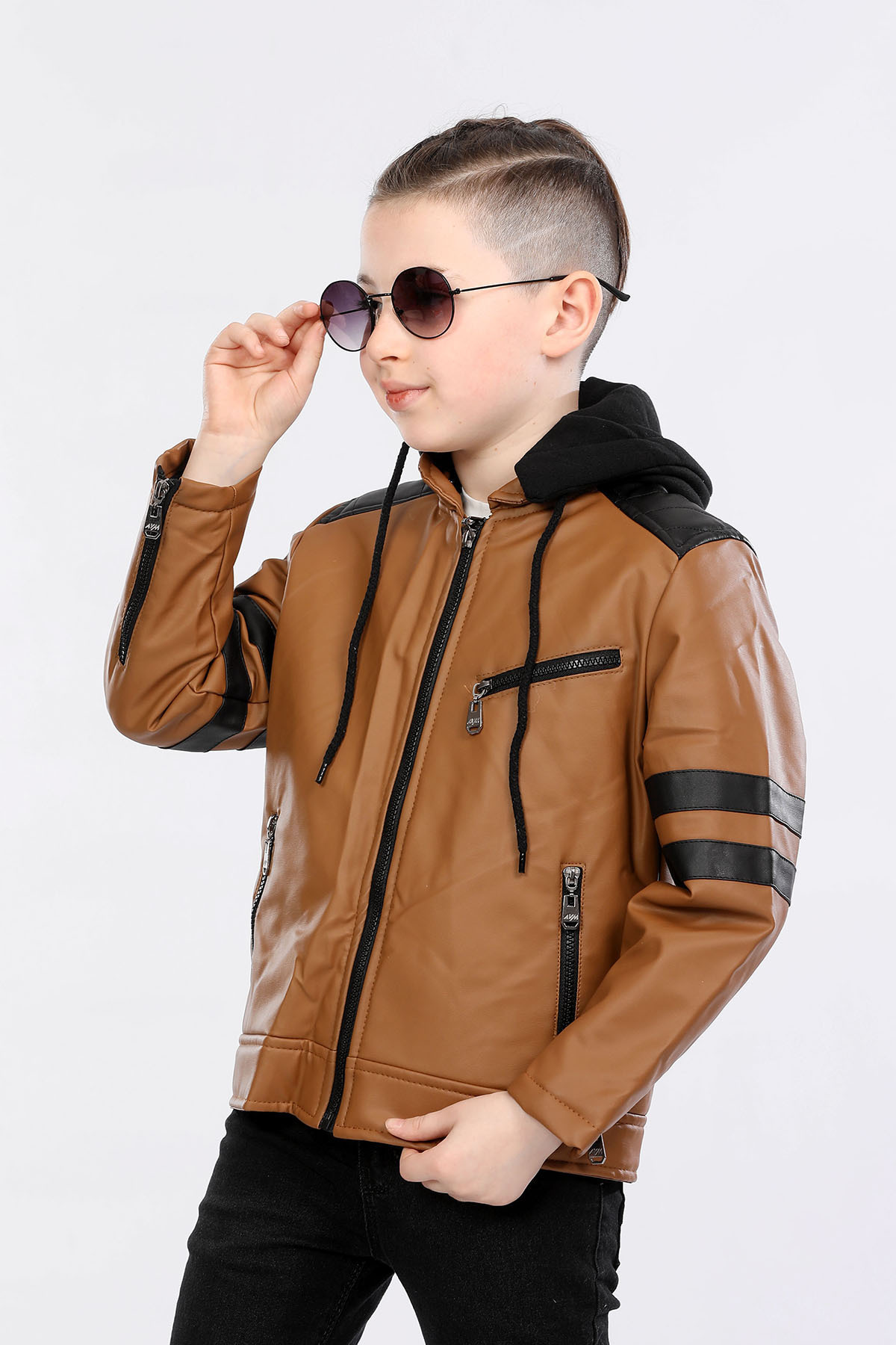  کاپشن چرم مصنوعی ضد آب کلاه دار پسرانه با آستر خز AVM097VF