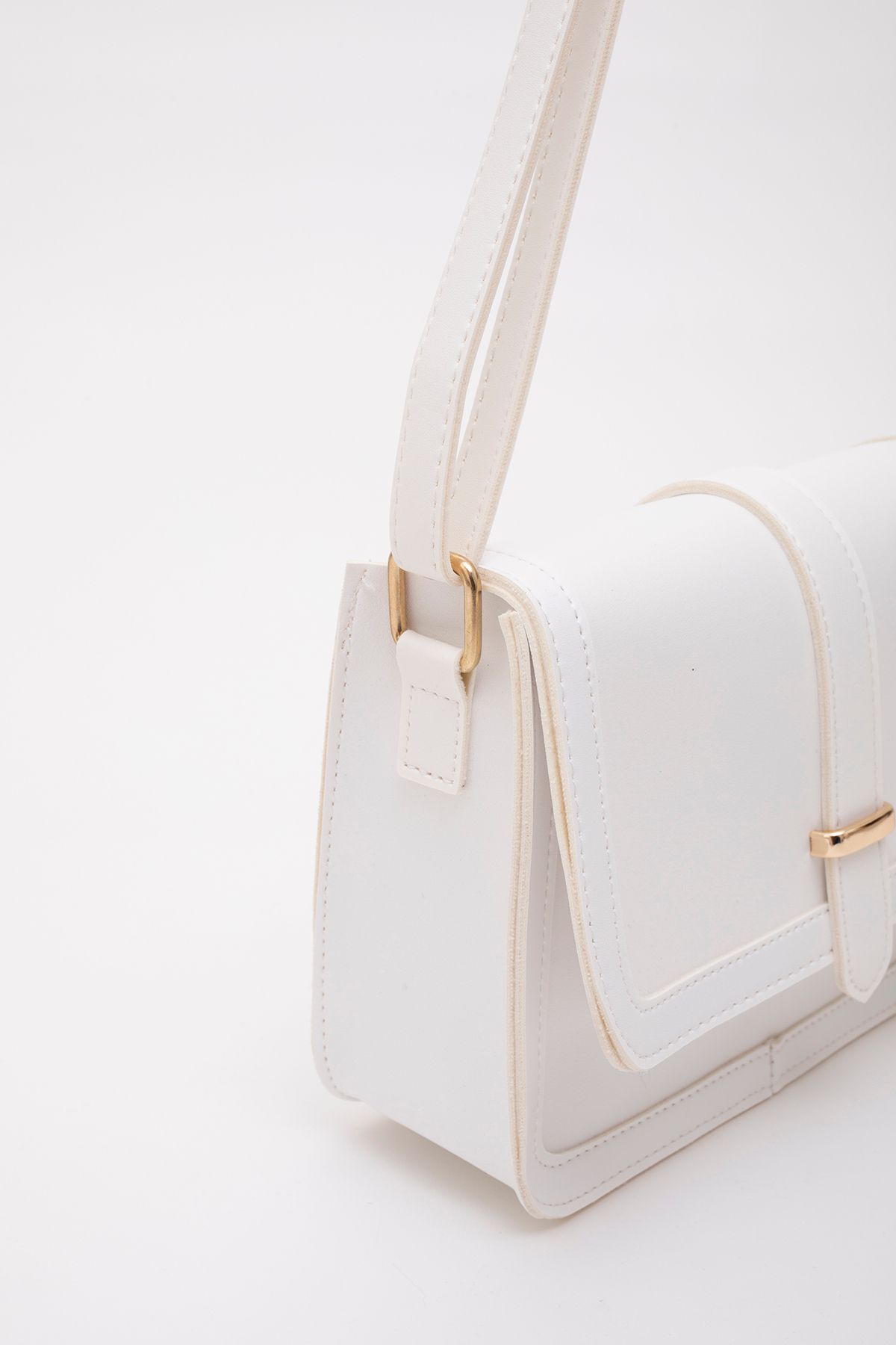 https://cdn.dsmcdn.com/ty1329/product/media/images/prod/QC/20240525/15/636f8c58-7959-30ec-829b-3fde4fdc8d70/1_org_zoom.jpg