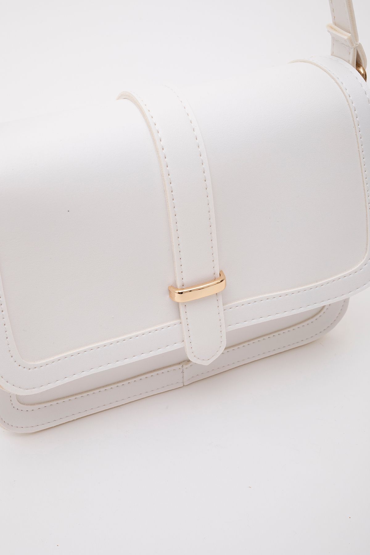 https://cdn.dsmcdn.com/ty1329/product/media/images/prod/QC/20240525/15/d95358f6-fe1a-34de-8e37-13db40832756/1_org_zoom.jpg