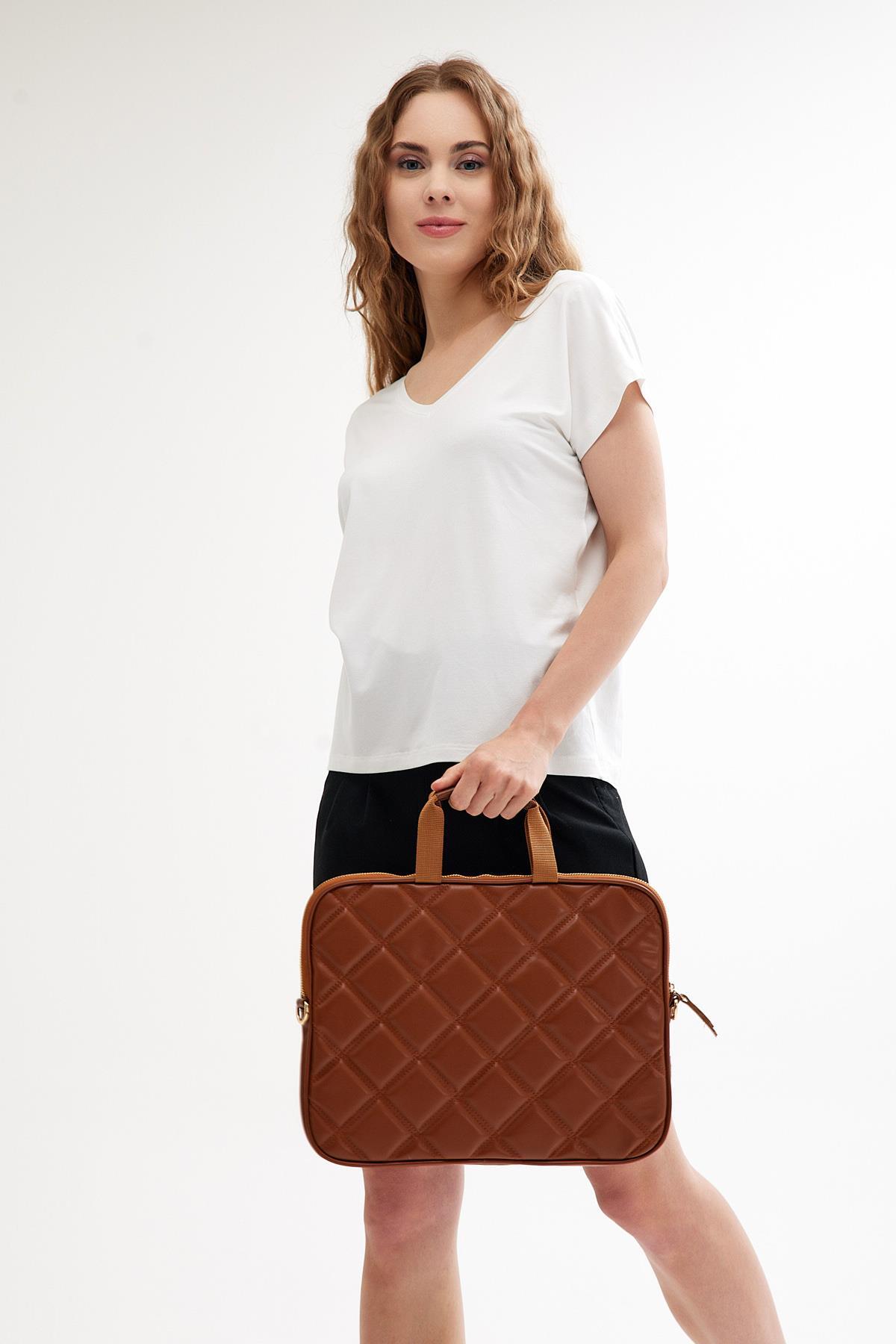  کیف رودوشی طرح شتری برای کیف و لپ‌تاپ ۱۵ و ۱۶ اینچی.