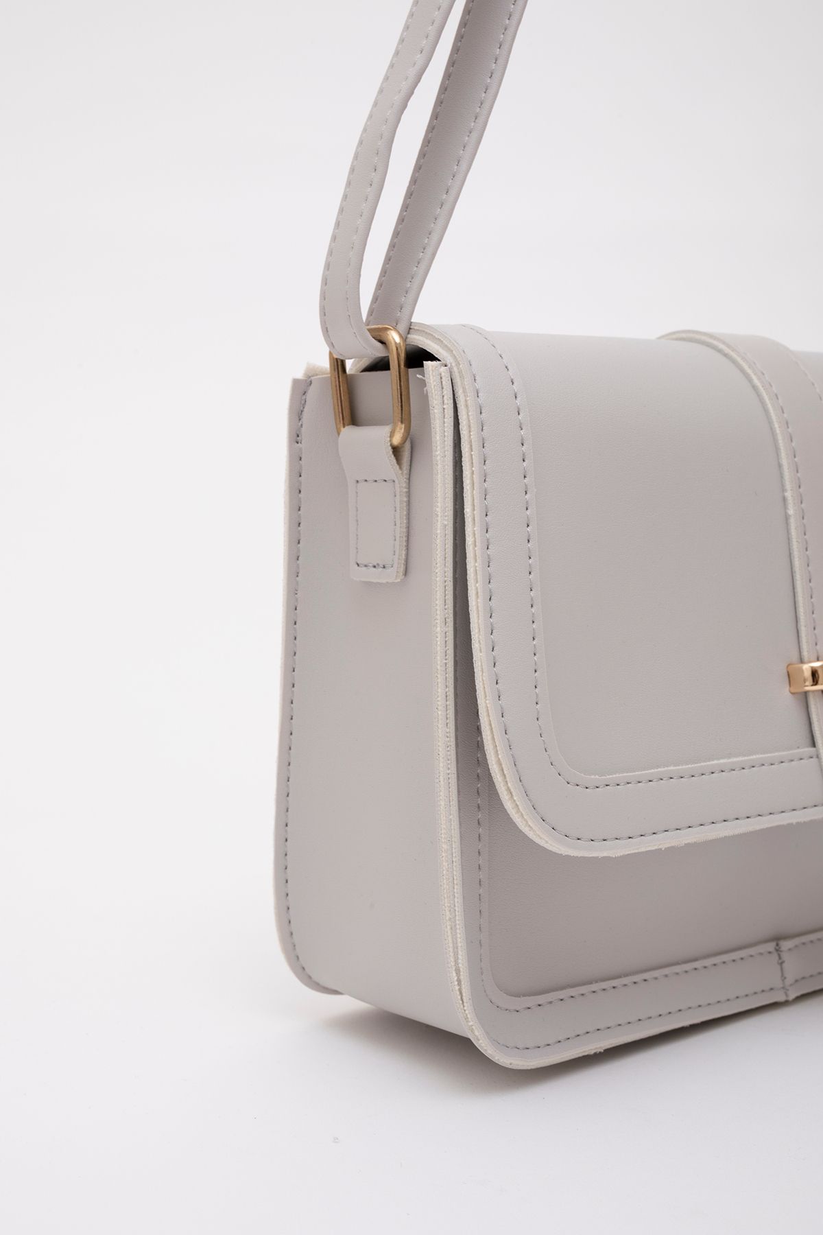 https://cdn.dsmcdn.com/ty1329/product/media/images/prod/QC/20240525/16/84dbda15-7a75-36fb-b273-1872eb6d98ef/1_org_zoom.jpg