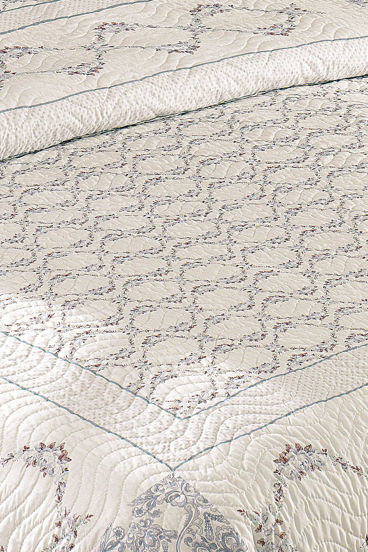 Örtüm-Lisa Quilted Double Bedspread 3