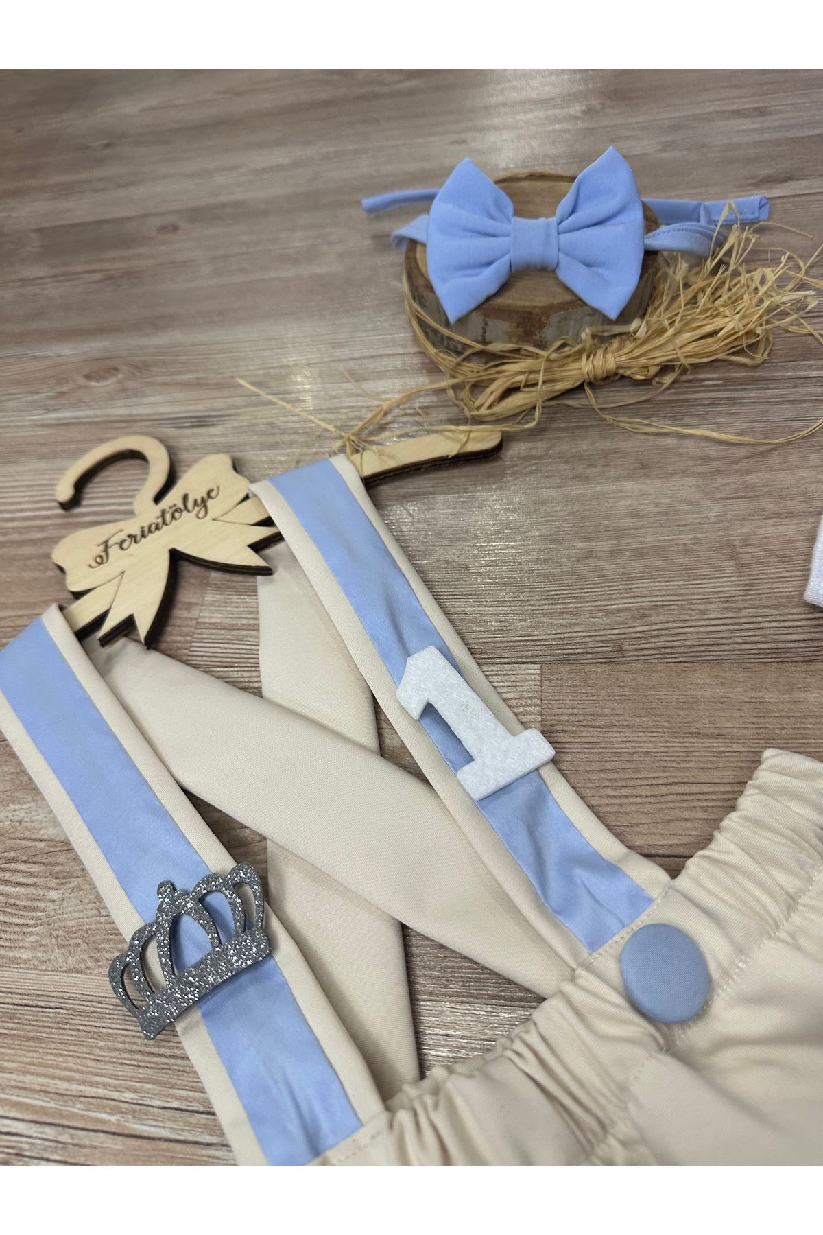 Feriatolye Kral tacı konsepti Krem mavi erkek bebek şort salopet papyon çorap seti fotoğrafı 7 (önizleme)