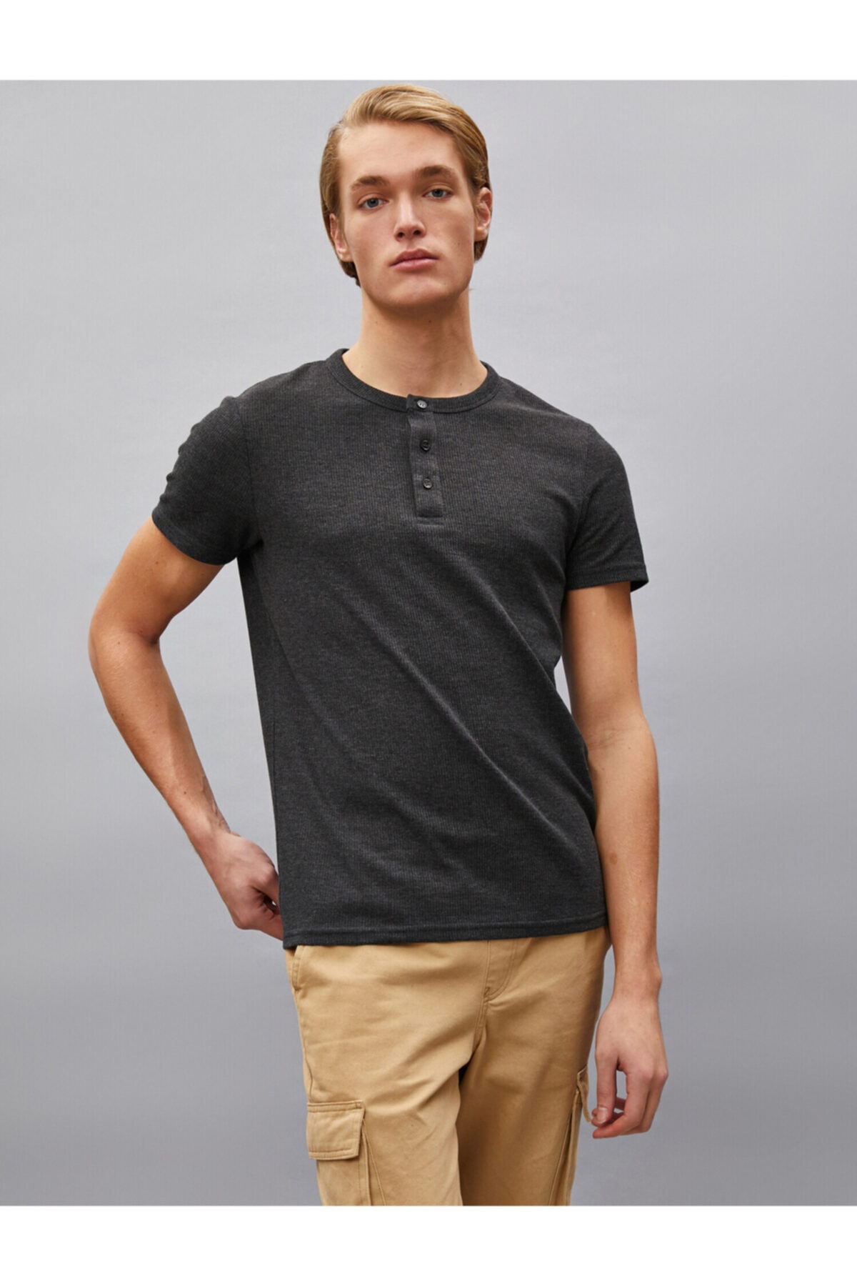Koton T-Shirt Schwarz Regular Fit Fast ausverkauft