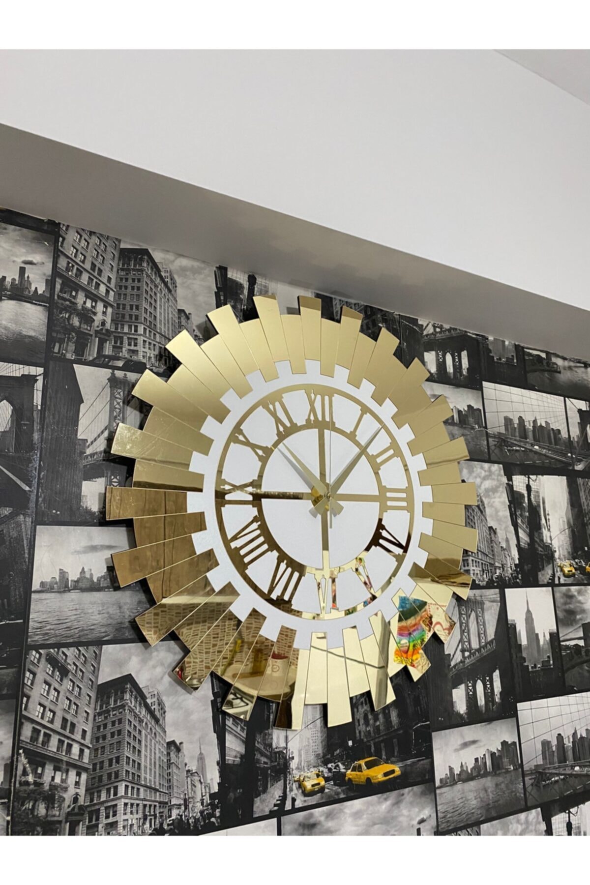 BEŞYILDIZ STORE Dekoratif Duvar Saati Ayçiçeği Model Gold Aynalı Pleksi Roma Rakamlı Sessiz Mekanizma 40x40 Cm
