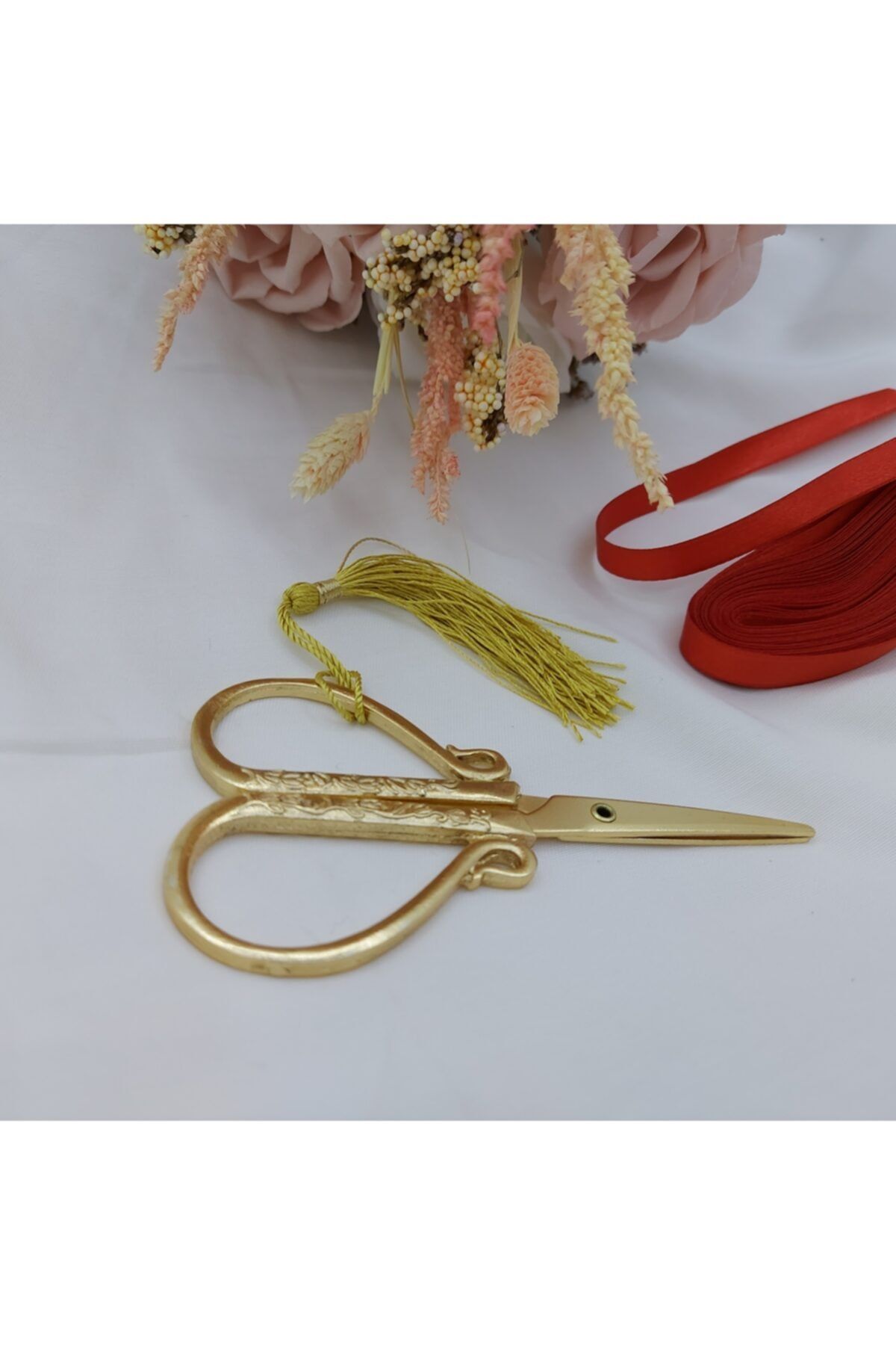 Aker Hediyelik-Yellow Scissors with Heart Motif and Stylish Design Metal Embroidered Style Scissors Model 4