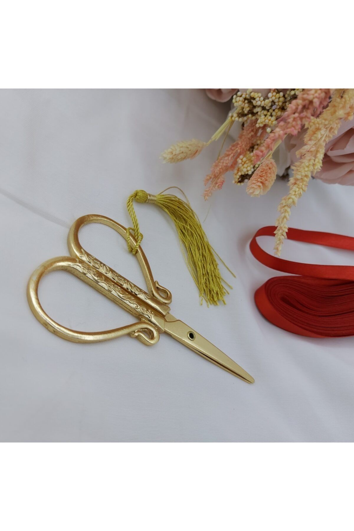 Aker Hediyelik-Yellow Scissors with Heart Motif and Stylish Design Metal Embroidered Style Scissors Model 8