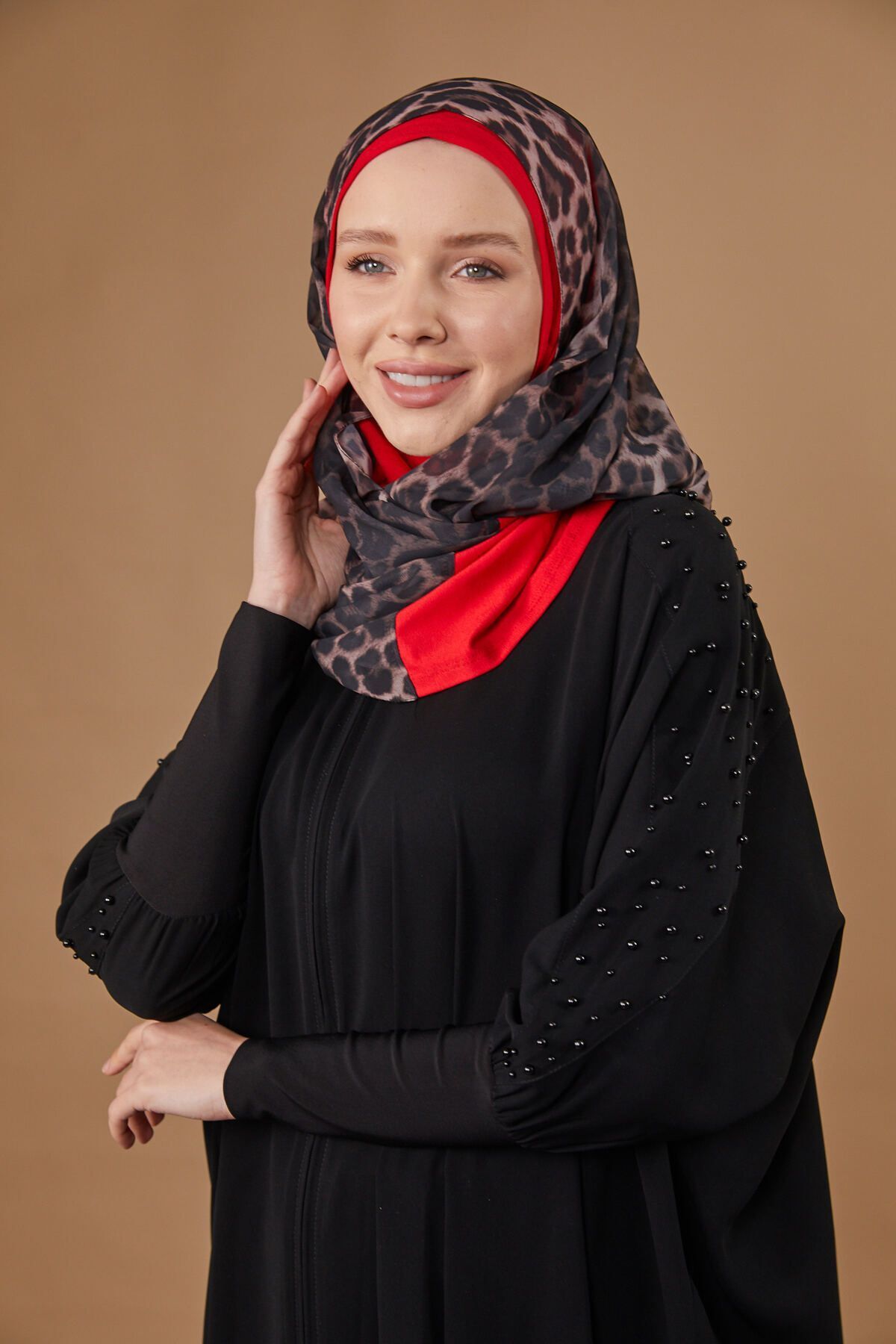 Differenza-شال بونيه بطبعة جلد الفهد الأحمر من نيرفانا 4