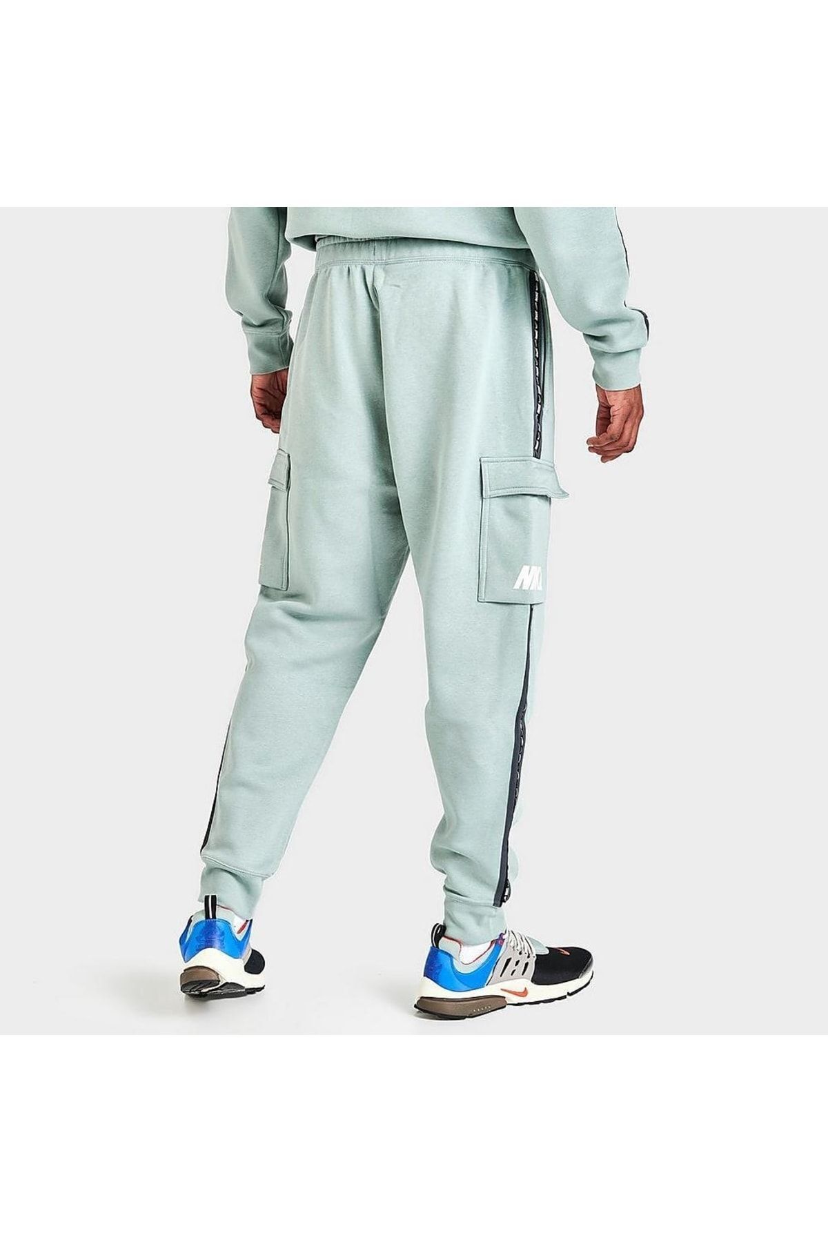 Nike basic joggers online