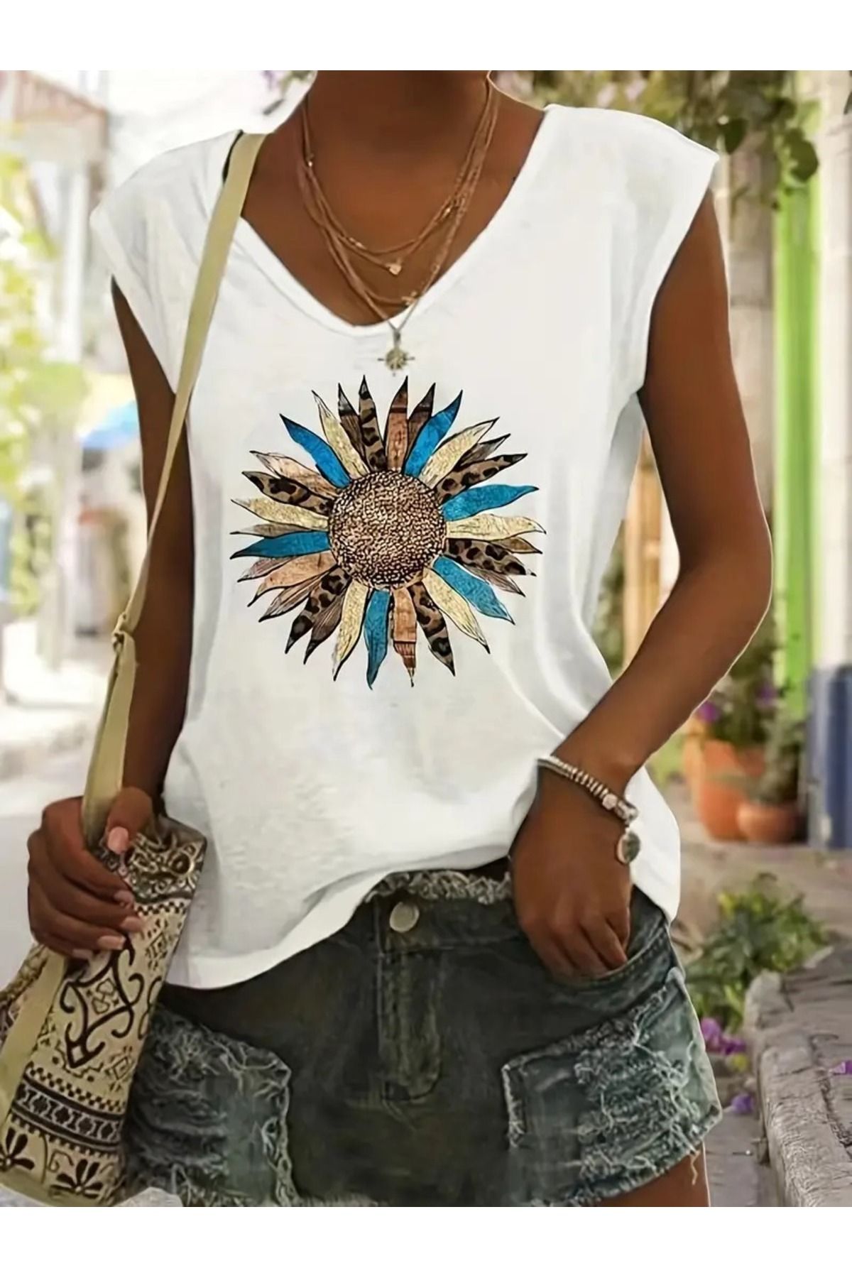 mercoledi Kadın Oversize Salaş V Yaka T-shirt