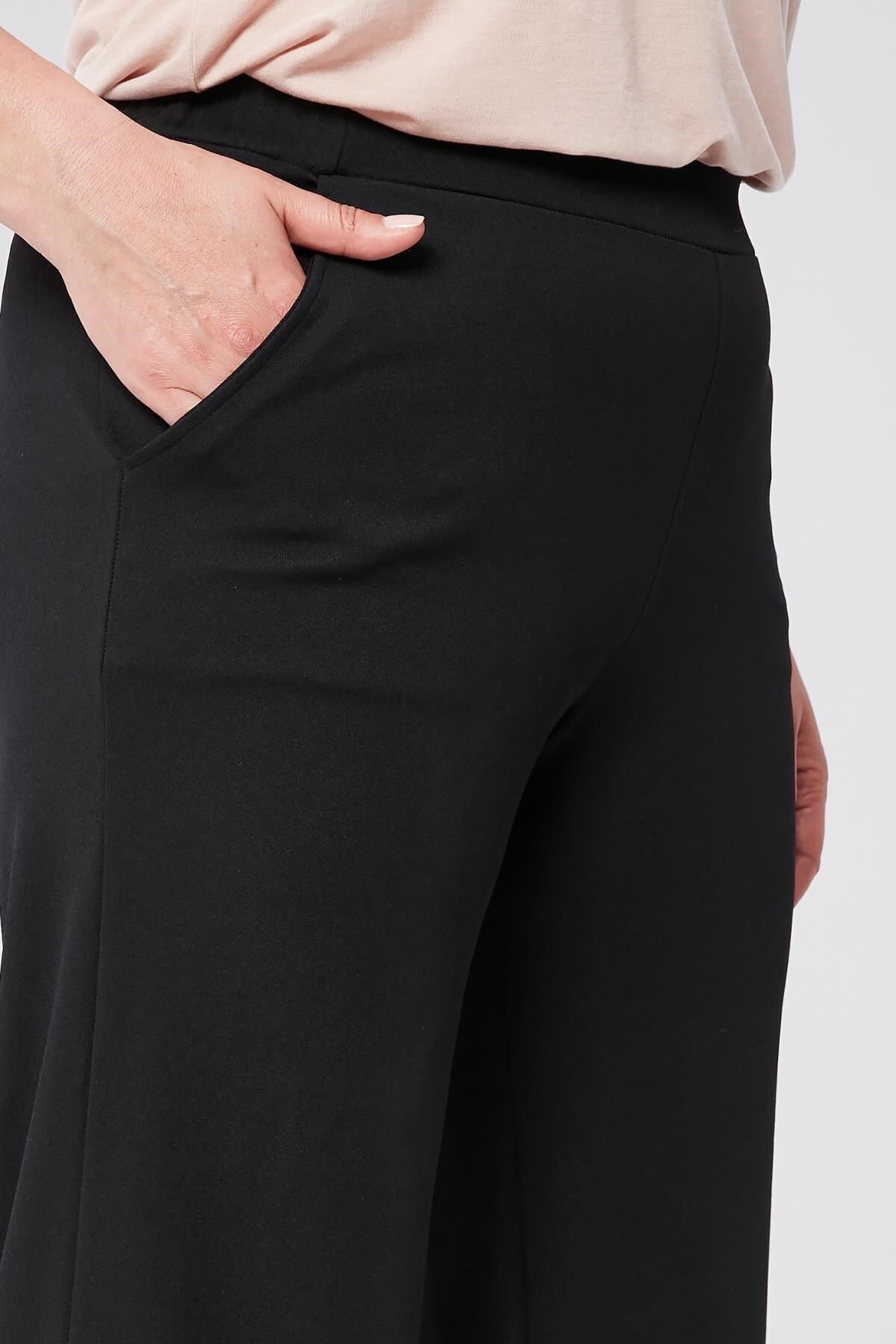 Seamoda-Large Size Black Crepe Skuba Capri Pants - Elastic Waist and Pocket 8