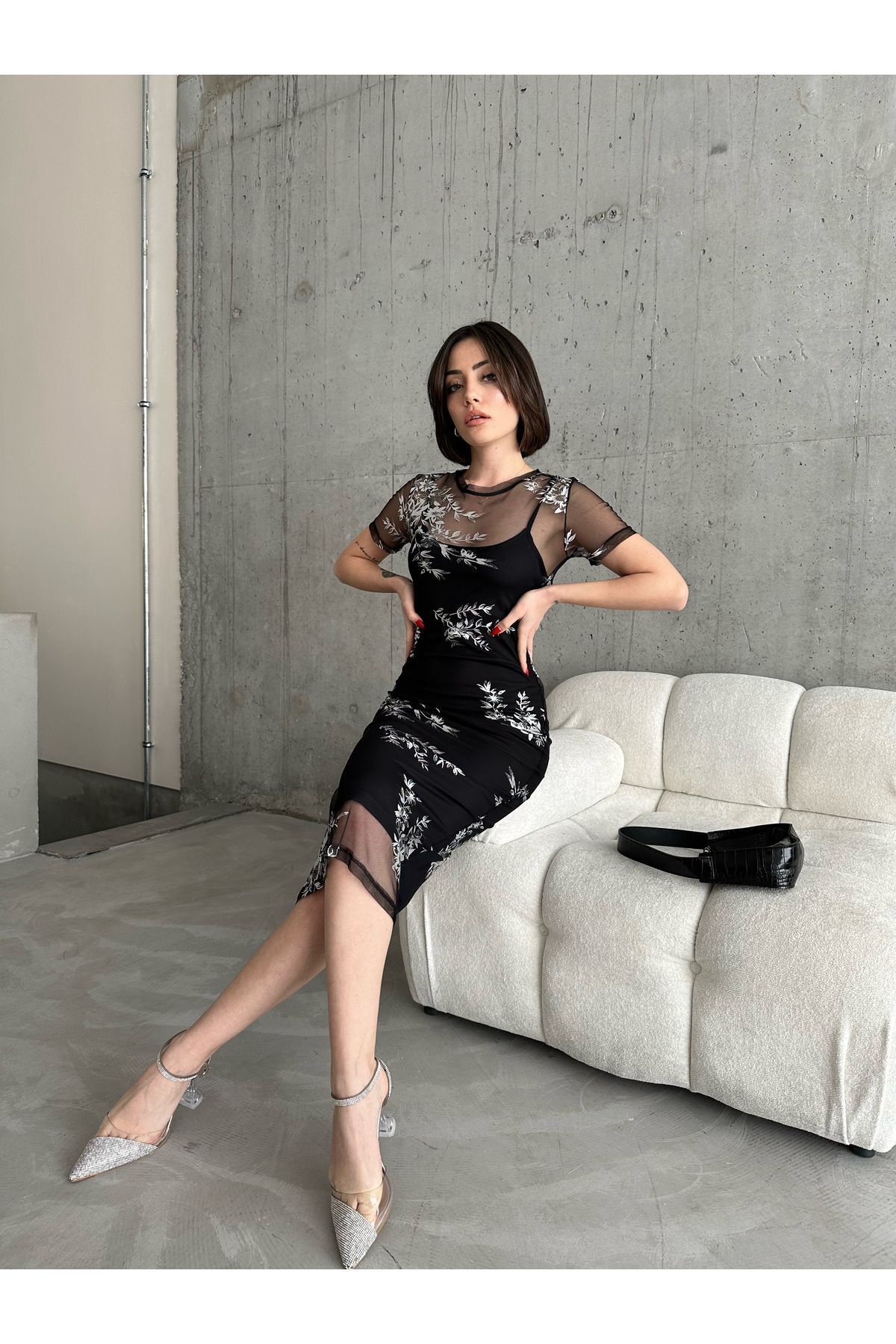 https://cdn.dsmcdn.com/ty1331/product/media/images/prod/QC/20240525/19/db7e23a8-4ef0-317f-a094-efa113bfa646/1_org_zoom.jpg