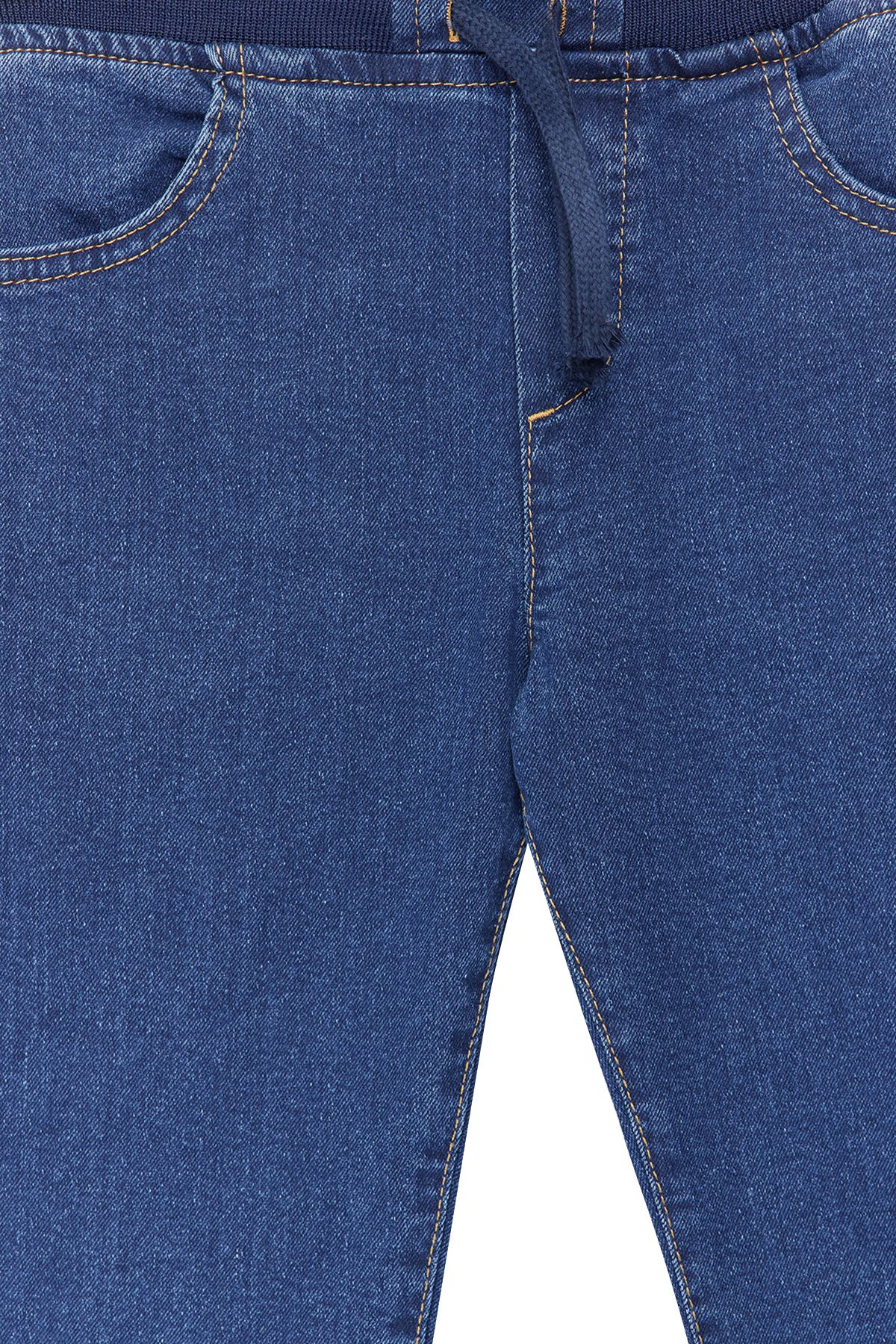 TRENDYOLKIDS-Dunkelblaue, dünne Jeanshose für Jungen – flexible Jeans mit elastischem Bund TKDSS24PL00014 5