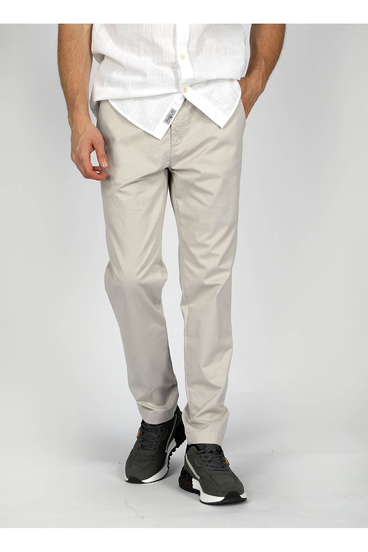 شلوار چینی مردانه طوسی کمر باریک معمولی 242 LCM 221016 NEW CHINO 2 A. GRAY Lee Cooper