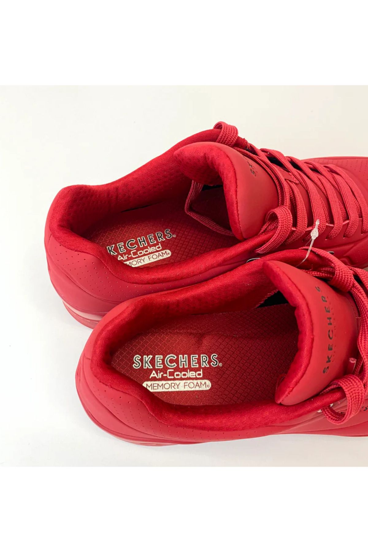 کفش دو و تمرین قرمز مردانه زنانه Uno روی هوا 52458 ورزشی بایستید Skechers