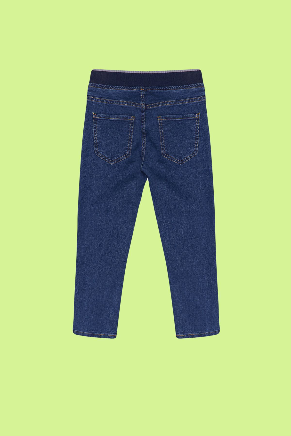 TRENDYOLKIDS-Dunkelblaue, dünne Jeanshose für Jungen – flexible Jeans mit elastischem Bund TKDSS24PL00014 2