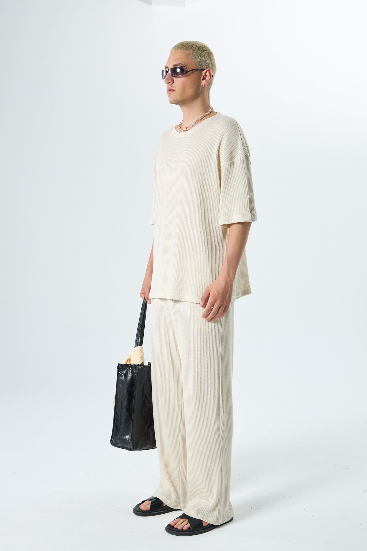 ТРИКОТАЖНЫЙ КОСТЮМ VAMOSCLO BASIC OVERSIZE БЕЖЕВЫЙ 40-653