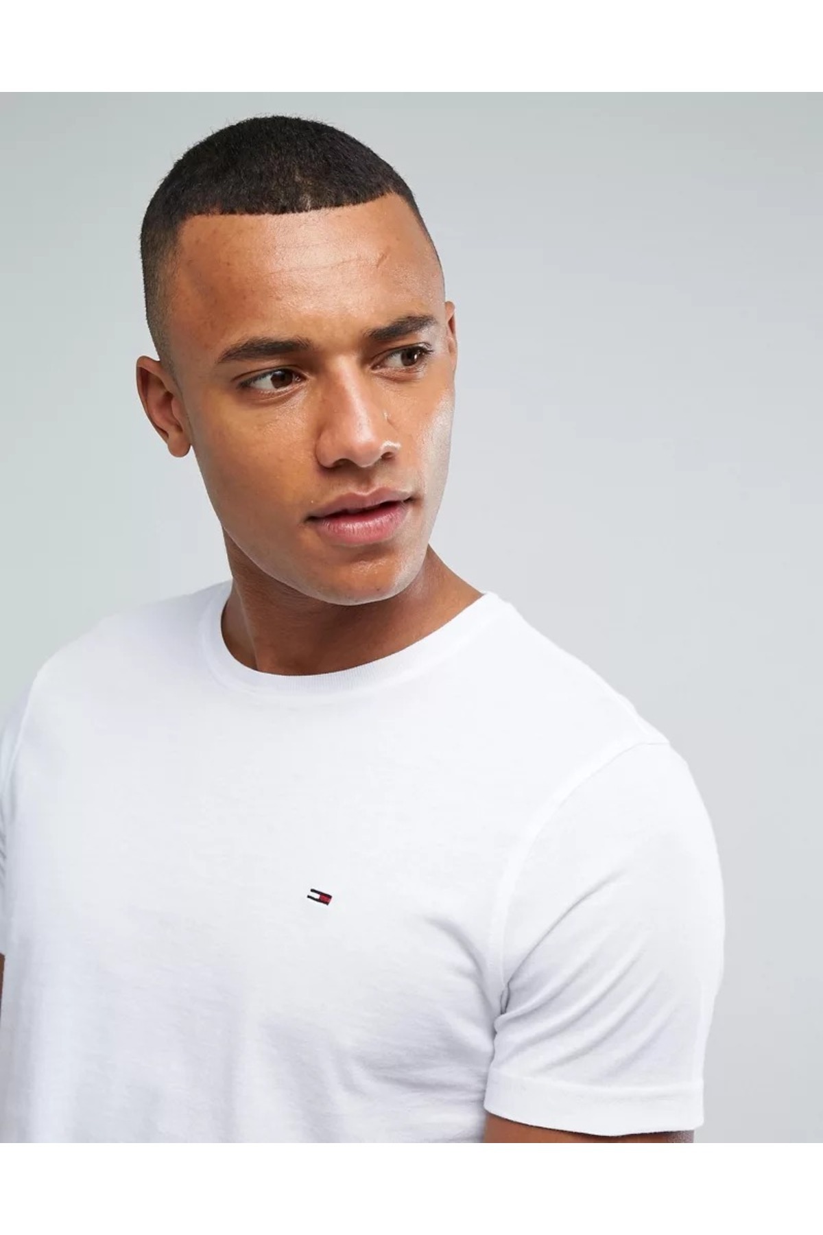 تیشرت Tommy Hilfiger تامی هیلفیگر جامد ضروری MW0MW27539 اورجینال - تصویر 3