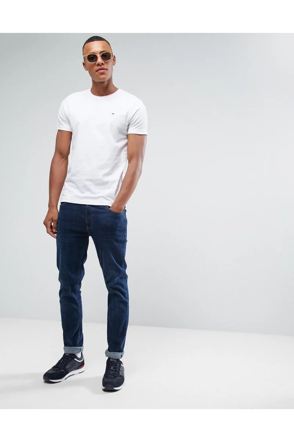 تیشرت Tommy Hilfiger تامی هیلفیگر جامد ضروری MW0MW27539 اورجینال - تصویر 2