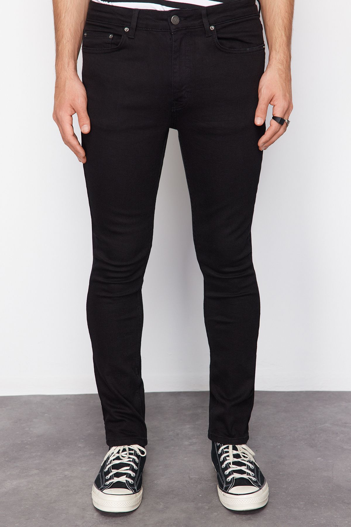 Trendyol Collection Czarne Super Obcisłe Elastyczne Jeansy Jeansowe Tmnss24je00025 Mężczyzna - 30