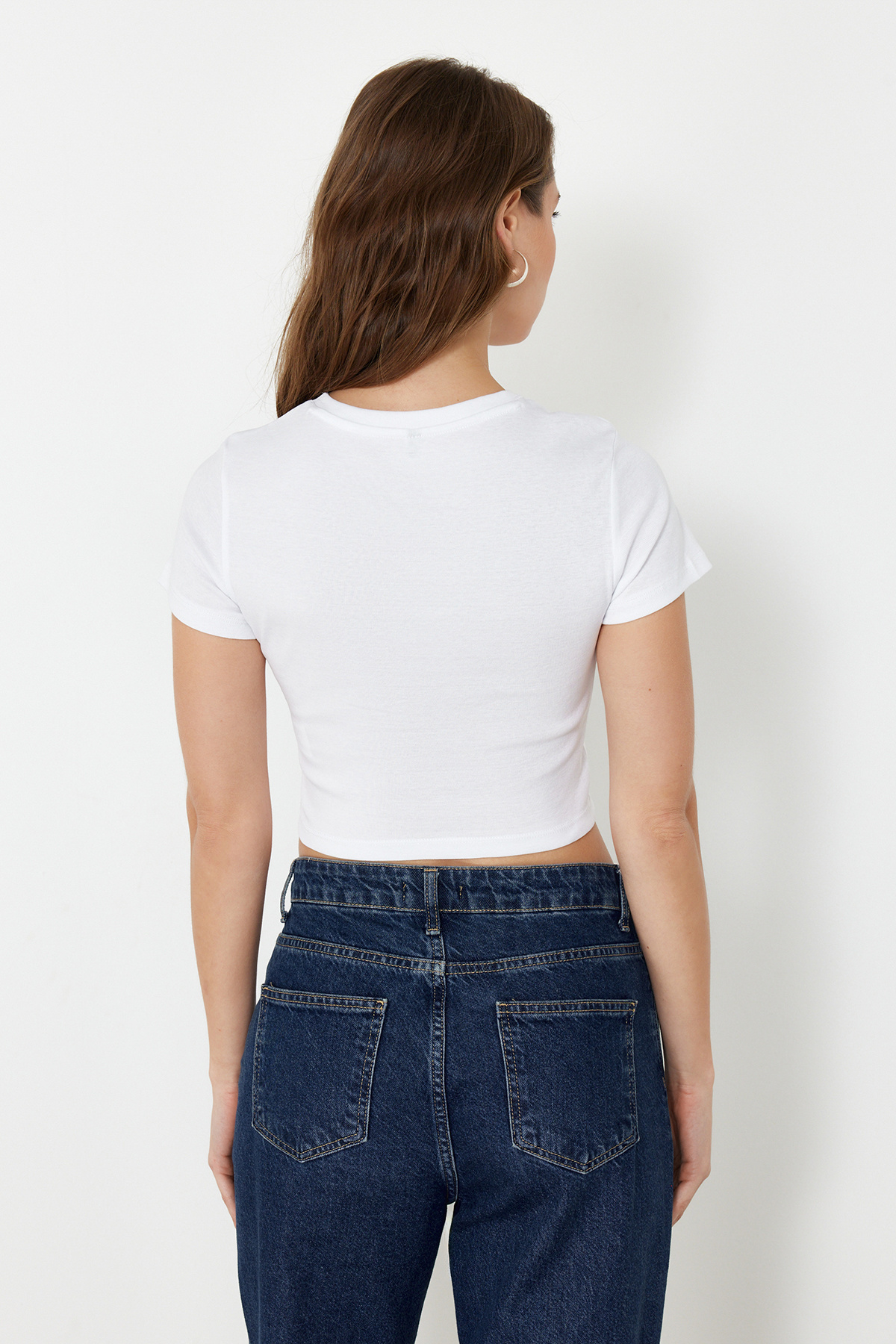 Trendyolmilla  Beyaz %100 Pamuk Kiraz Baskılı Crop Fitted Vücuda Oturan Esnek Örme T-Shirt TWOSS24TS00121 - Görsel 6