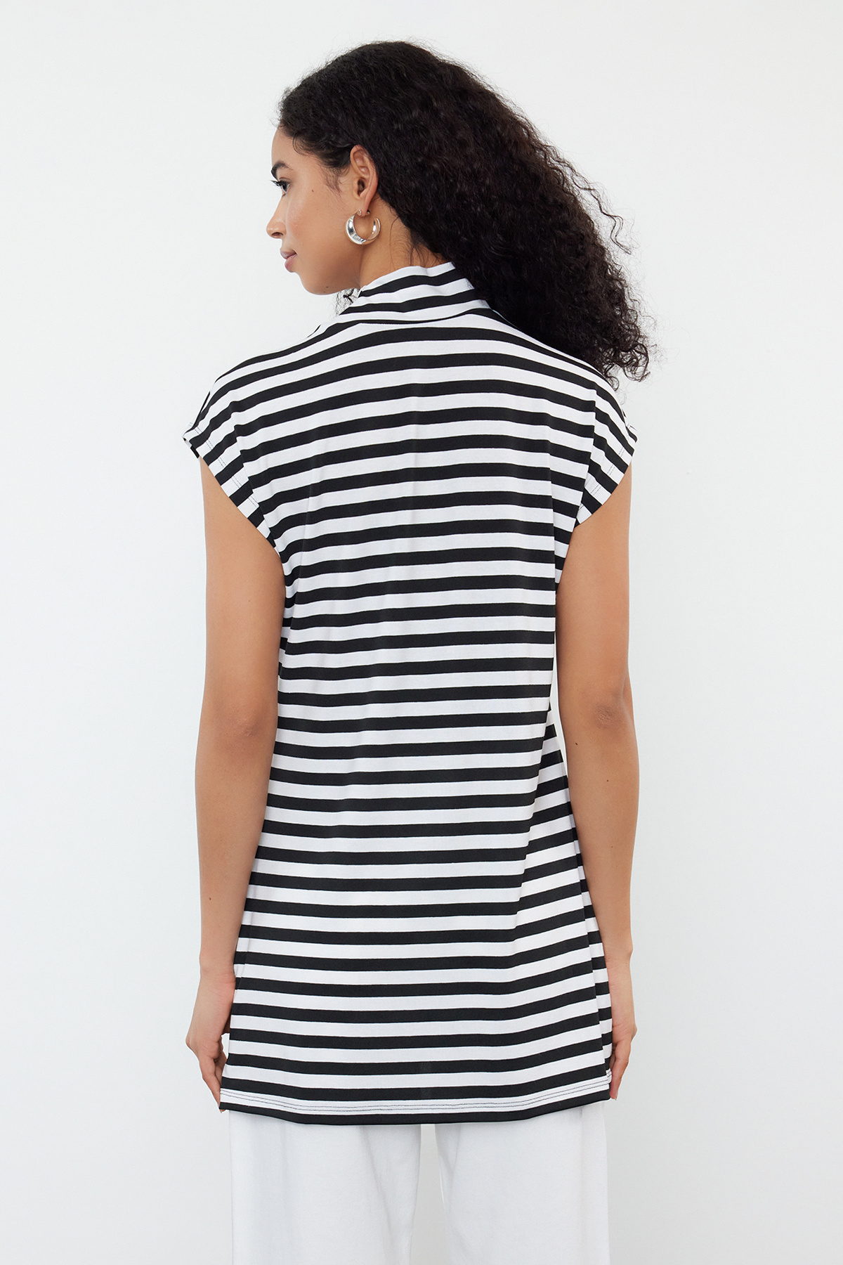Trendyol Modest-2er-Pack schwarz-weiß gestreifte Tunika mit Stehkragen und ärmellosem Futter - TCTSS21UK0033 7